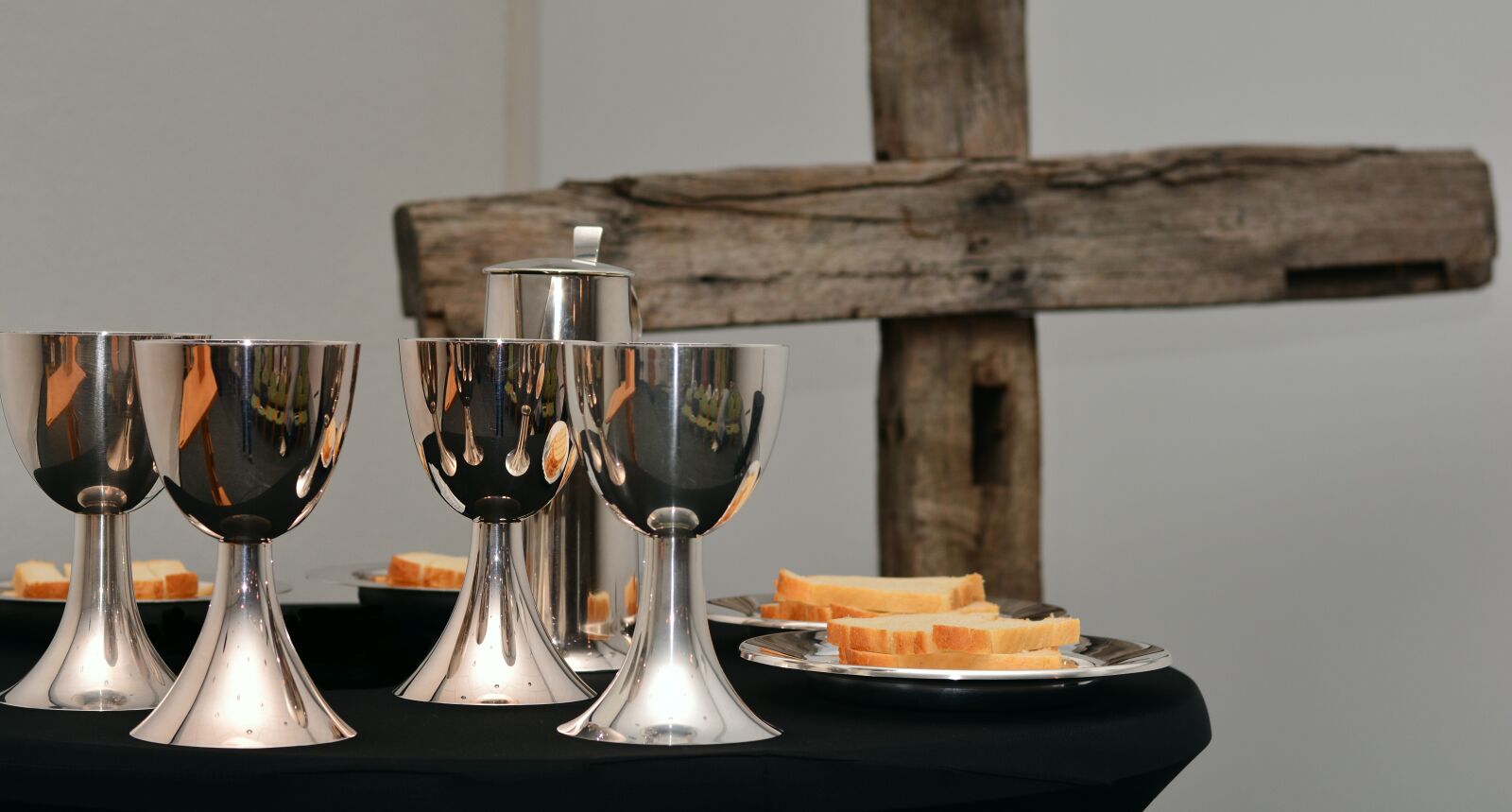 Nikon D5200 sample photo. Last supper, the bread photography