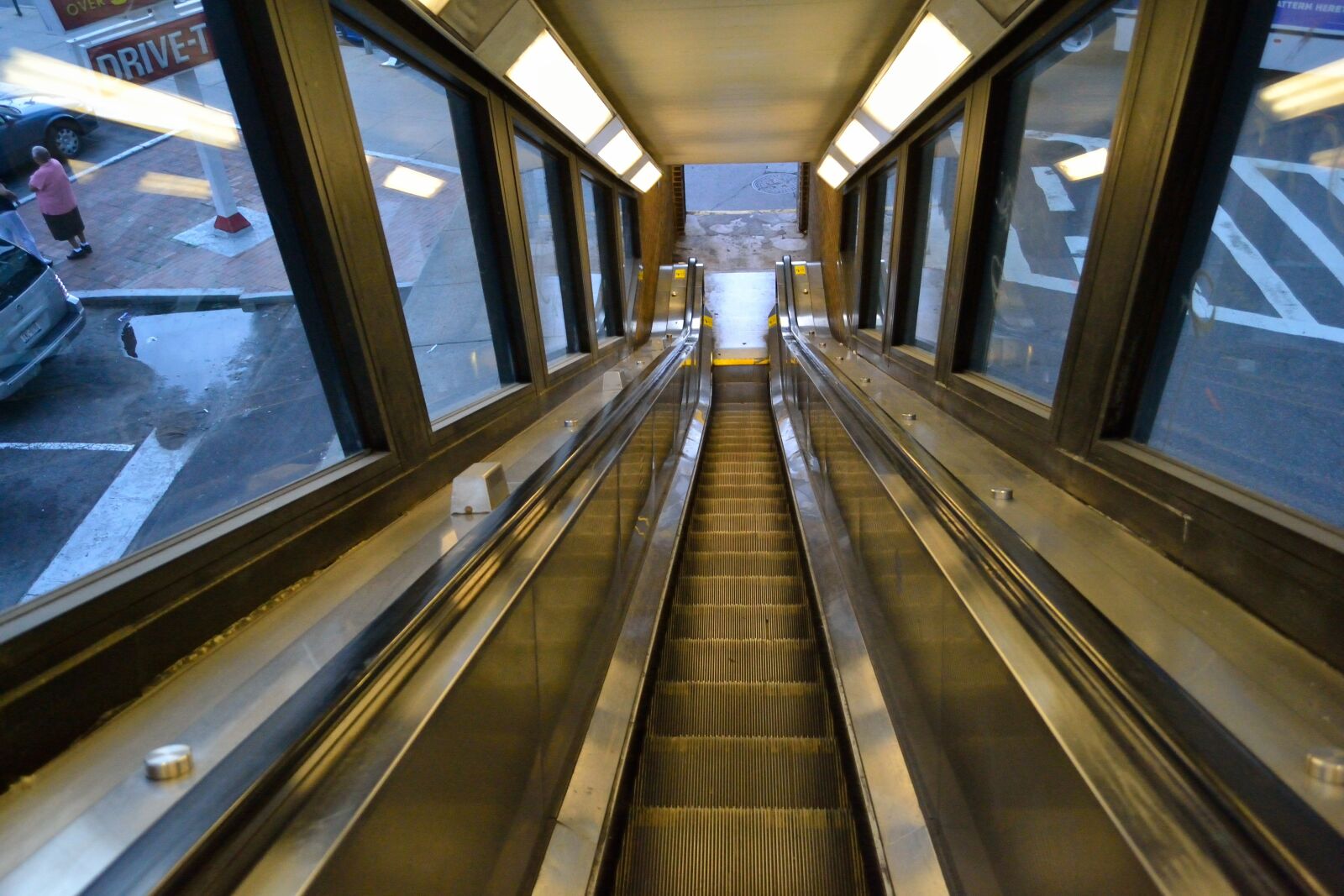 Nikon D3100 sample photo. Escalator, elevated subway platform photography