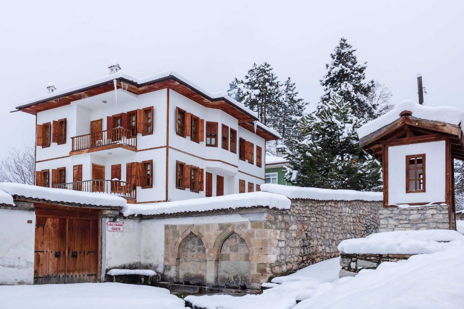 Canon EOS 760D (EOS Rebel T6s / EOS 8000D) sample photo. Safranbolu, mansion, snow photography