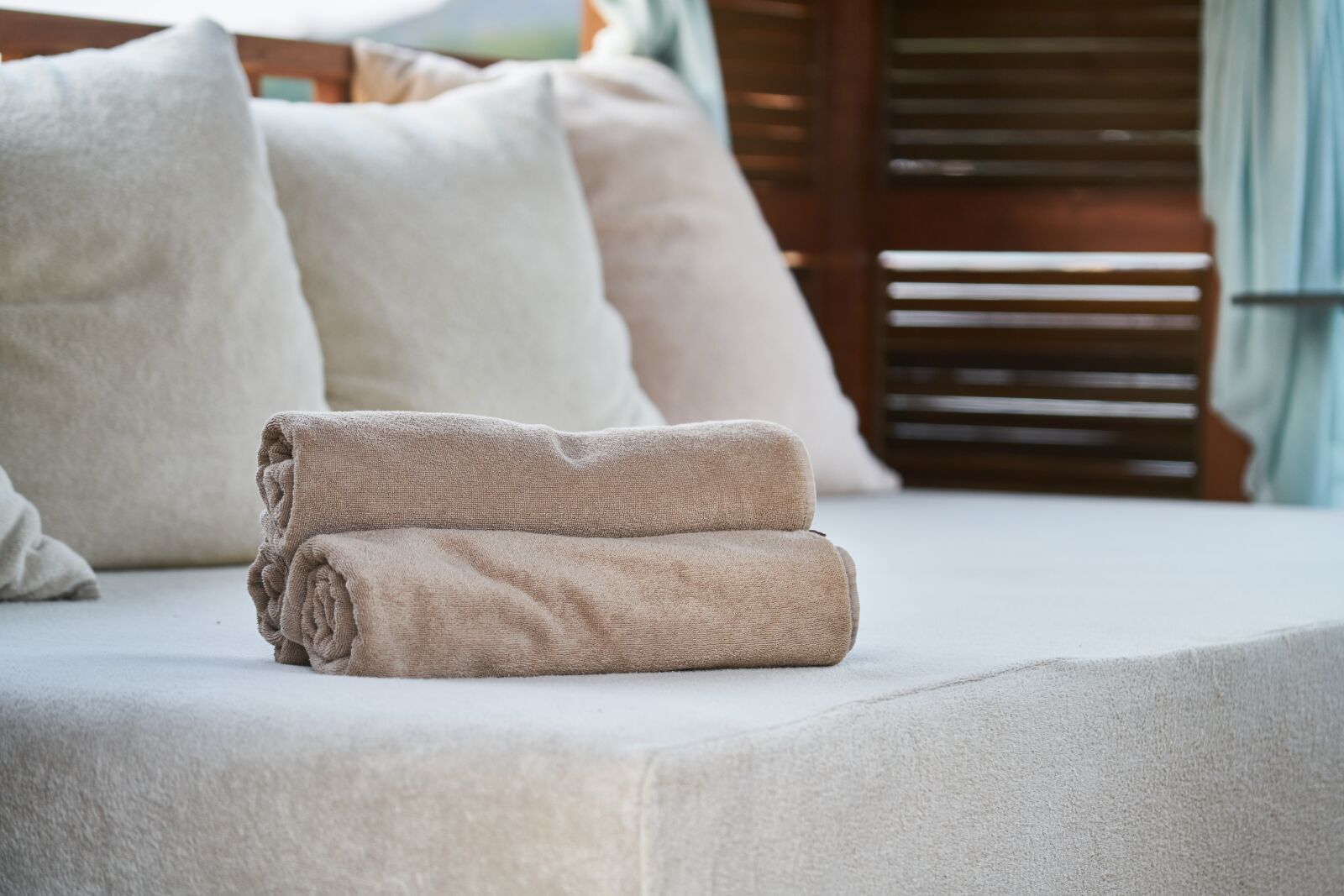 Sony FE 70-200mm F4 G OSS sample photo. Bed, armchair, comfort photography