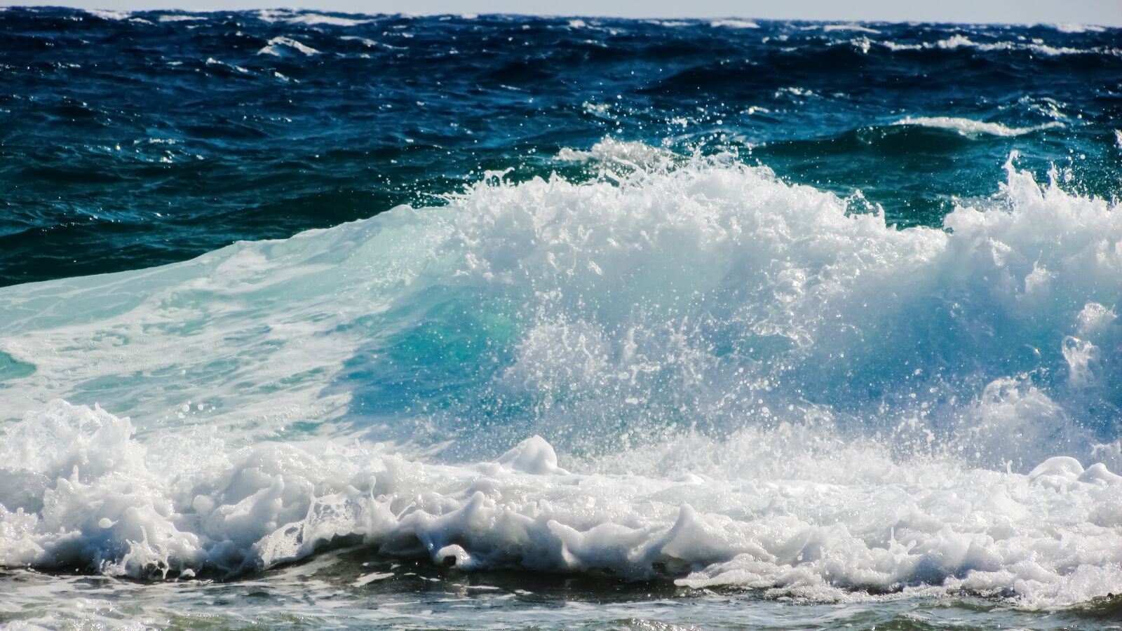 Canon PowerShot SX400 IS sample photo. Wave, smashing, sea photography