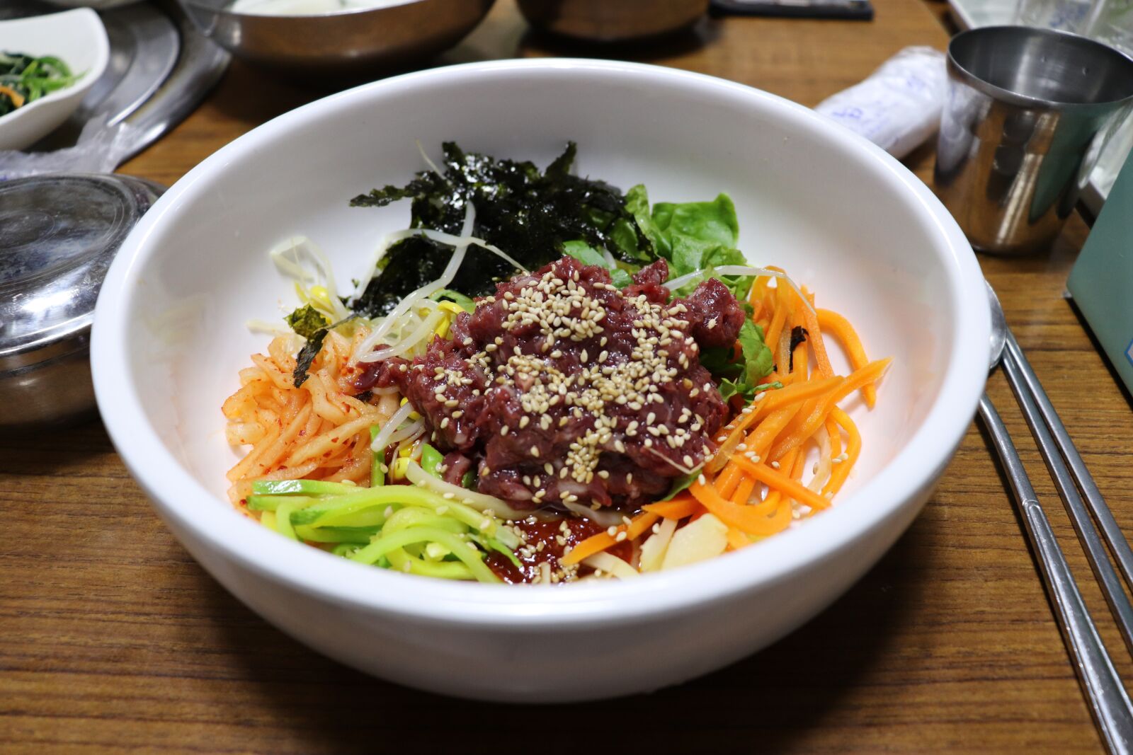 Canon EOS 800D (EOS Rebel T7i / EOS Kiss X9i) sample photo. Six board bibimbap, meat photography