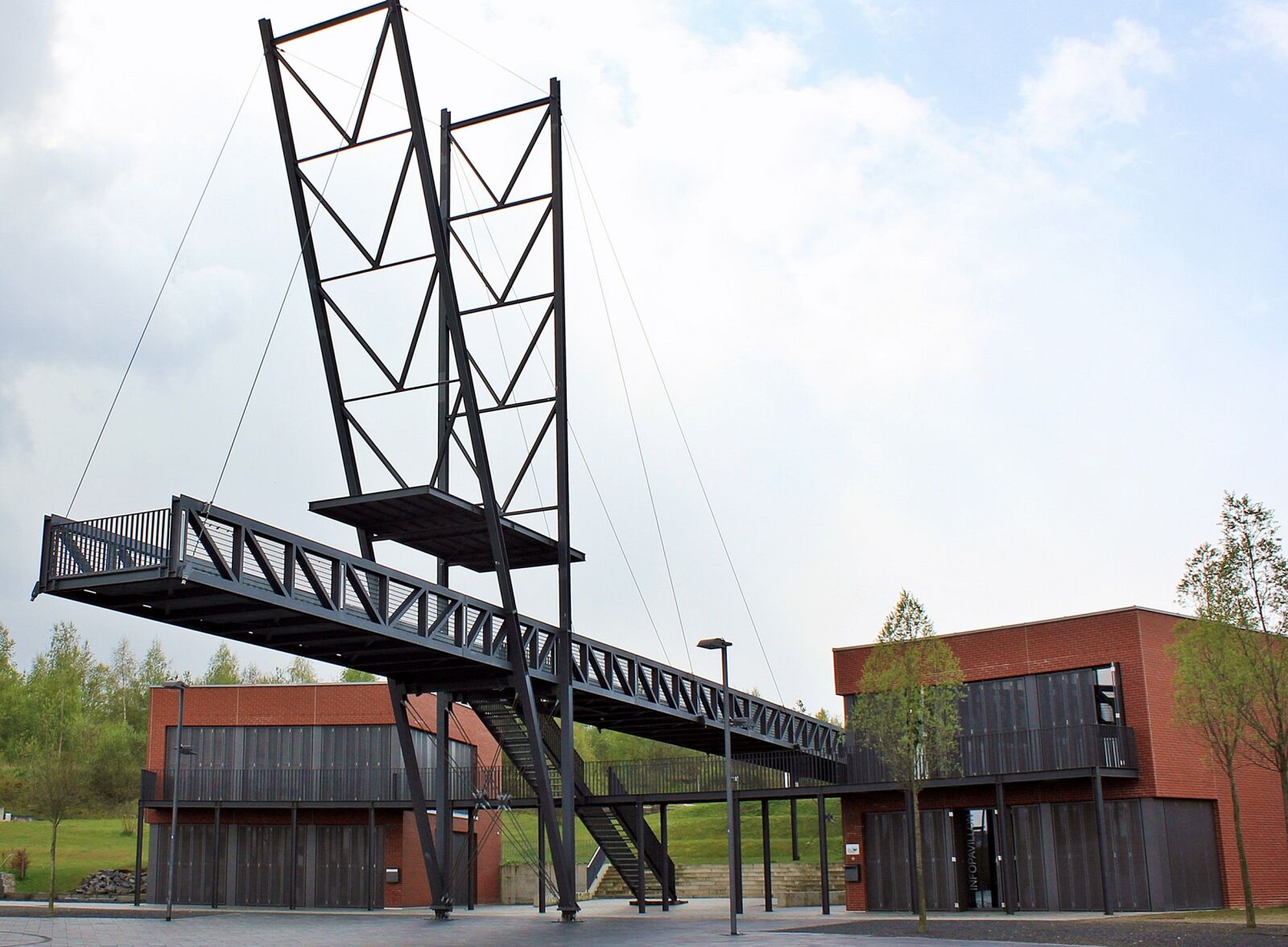 Canon EOS 550D (EOS Rebel T2i / EOS Kiss X4) sample photo. Bridge, architecture, building photography