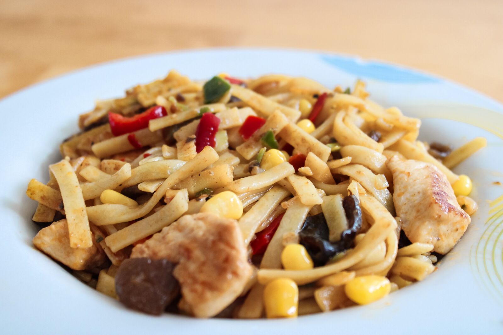 Canon EOS 2000D (EOS Rebel T7 / EOS Kiss X90 / EOS 1500D) sample photo. Noodle dish, chicken, farmer photography