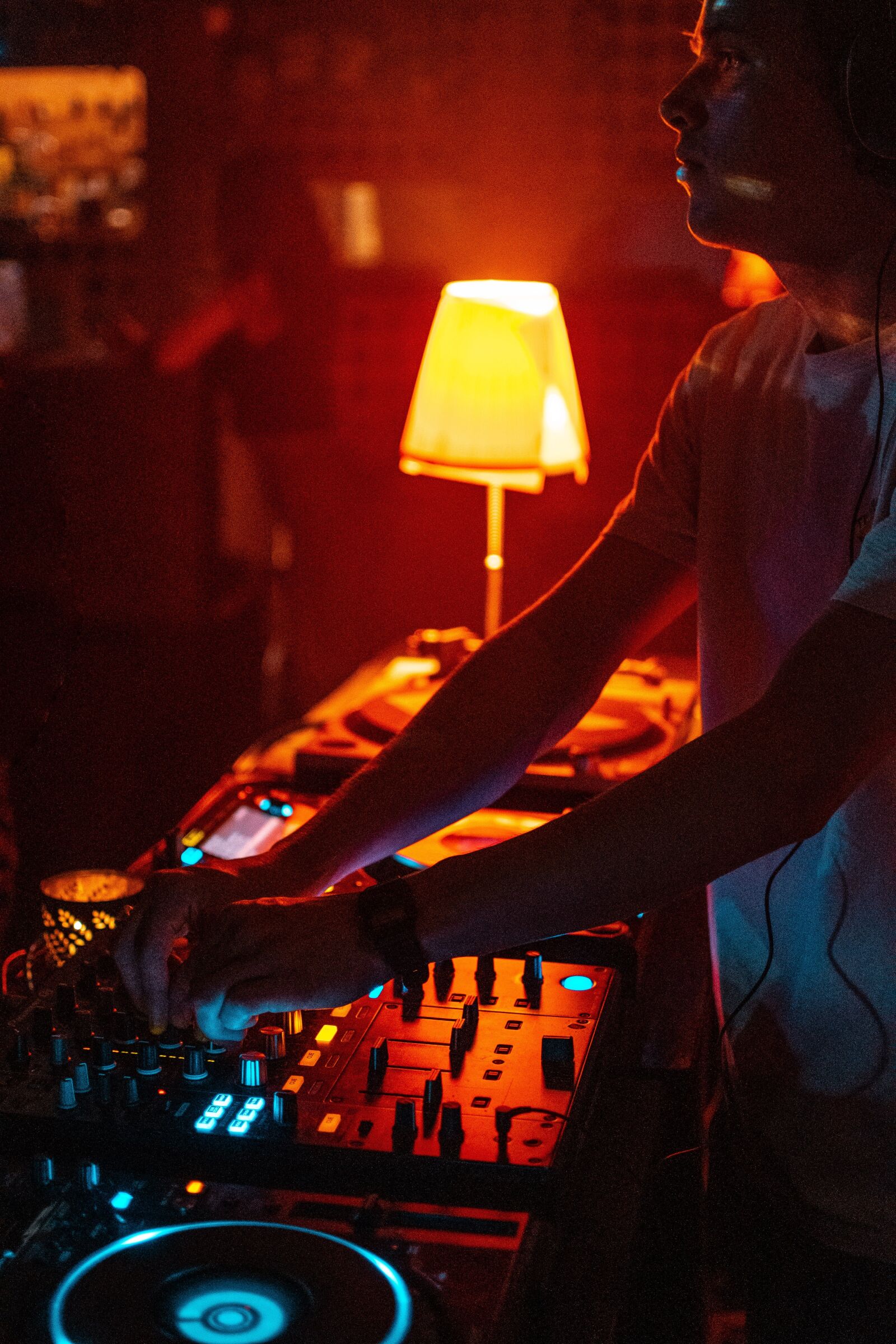 Nikon D7500 sample photo. Turntables, turntable, party photography