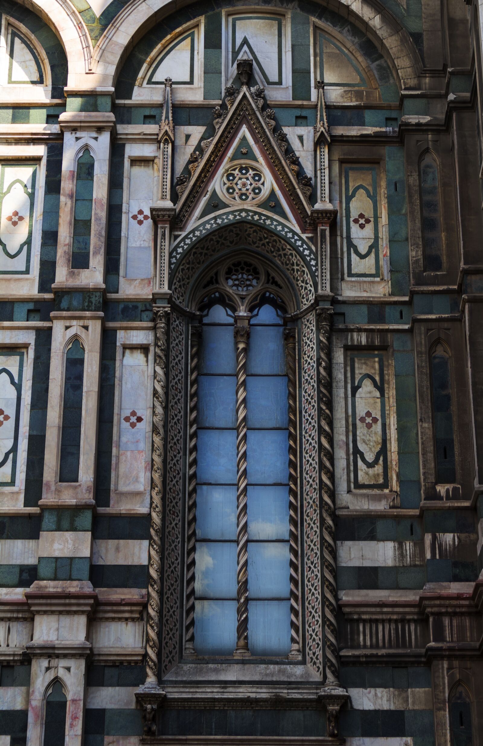 Canon EOS 700D (EOS Rebel T5i / EOS Kiss X7i) sample photo. Window, gothic, architecture photography