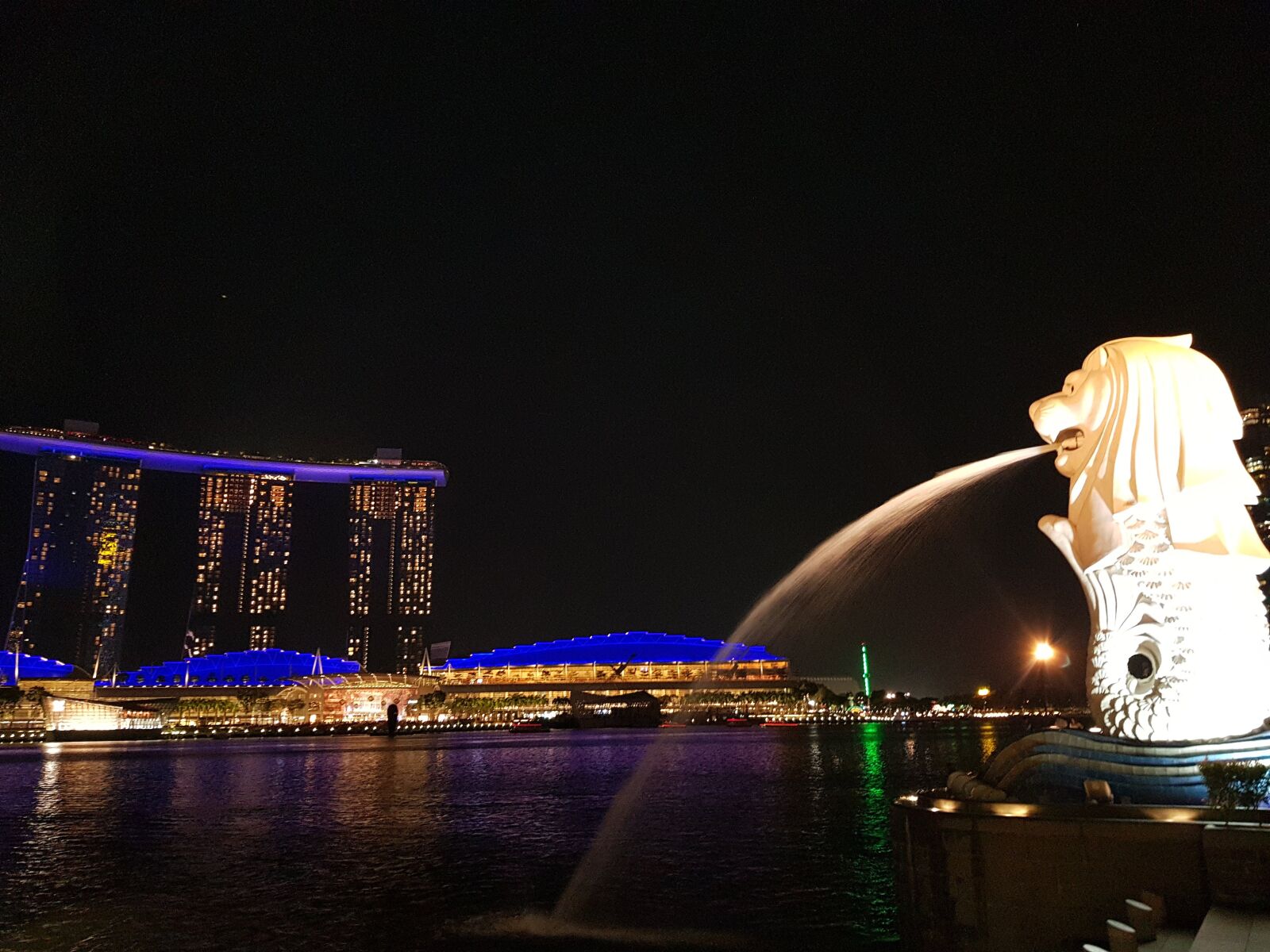 Samsung Galaxy S8 sample photo. Singapore tour, night, hotel photography