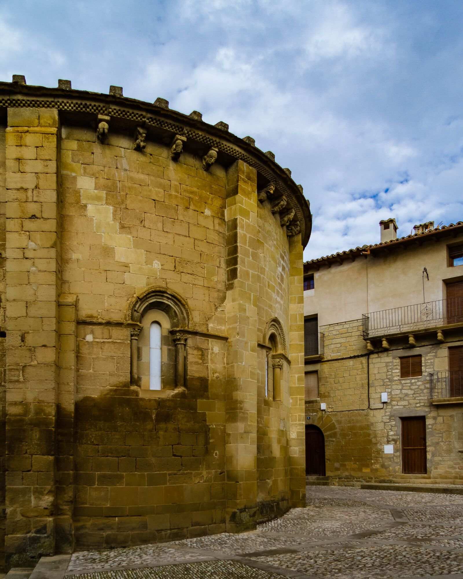 Canon EF-S 17-85mm F4-5.6 IS USM sample photo. Uncastillo, monumental, saragossa photography