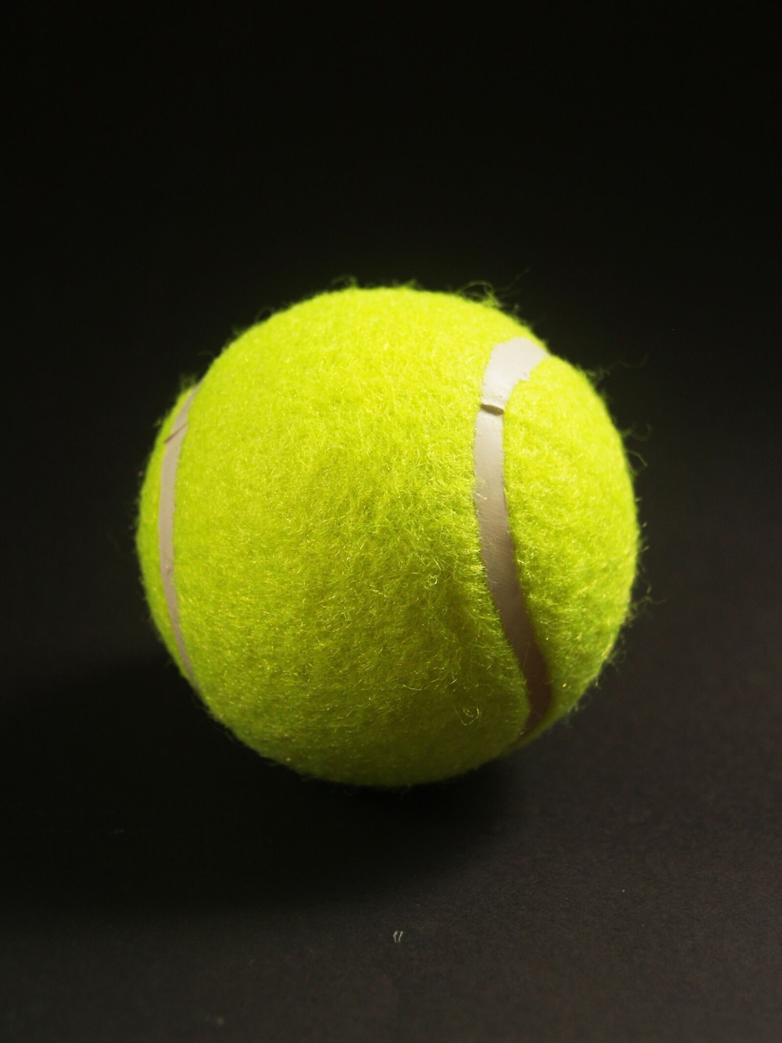 Olympus E-300 (EVOLT E-300) sample photo. Ball, racket, white photography