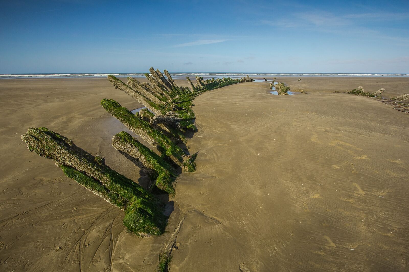 Canon EOS 60D + Canon EF-S 10-22mm F3.5-4.5 USM sample photo. Beach, ocean, wreck photography