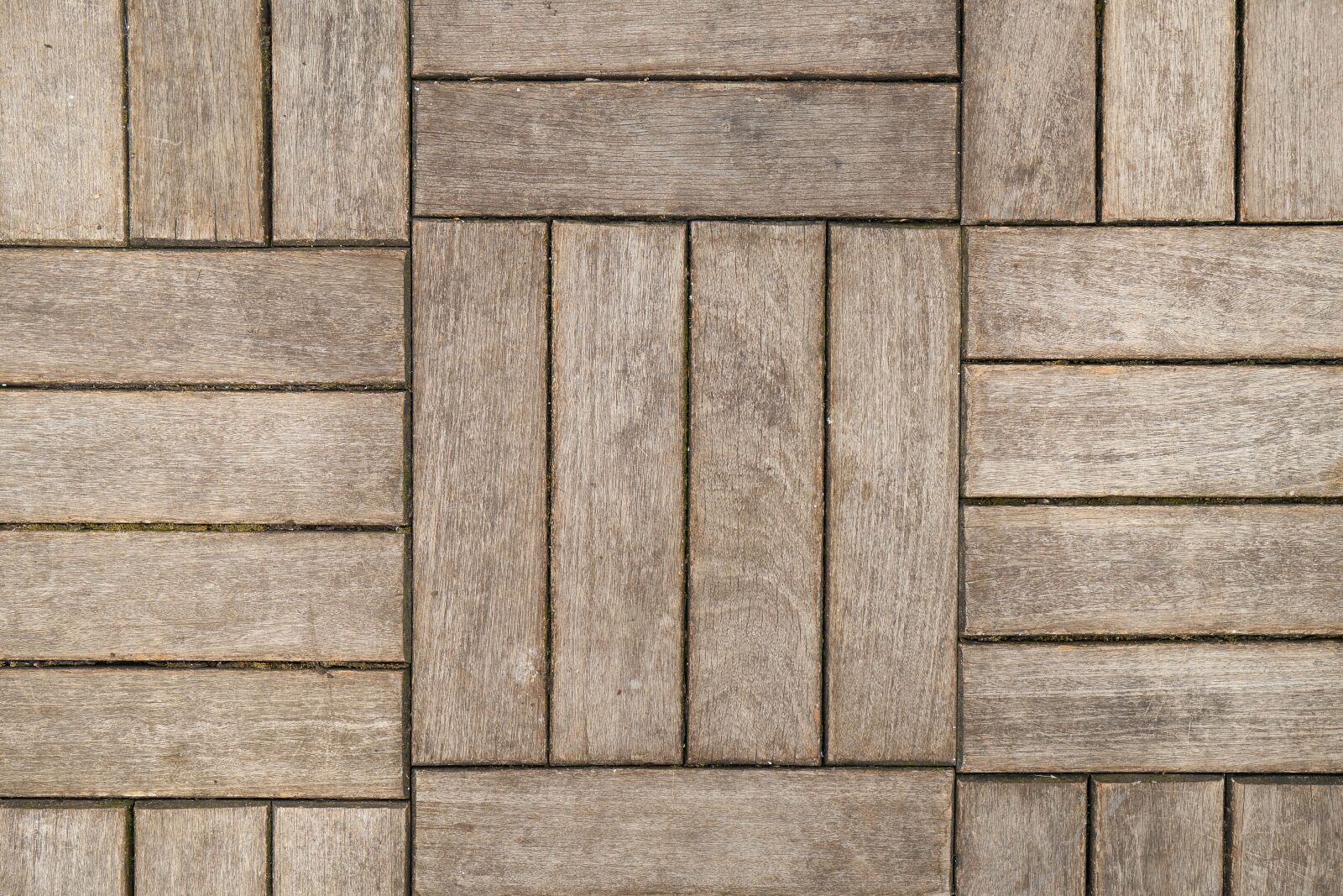 Sony a7R II + Sony Vario Tessar T* FE 24-70mm F4 ZA OSS sample photo. Wood, wood-fibre boards, square photography