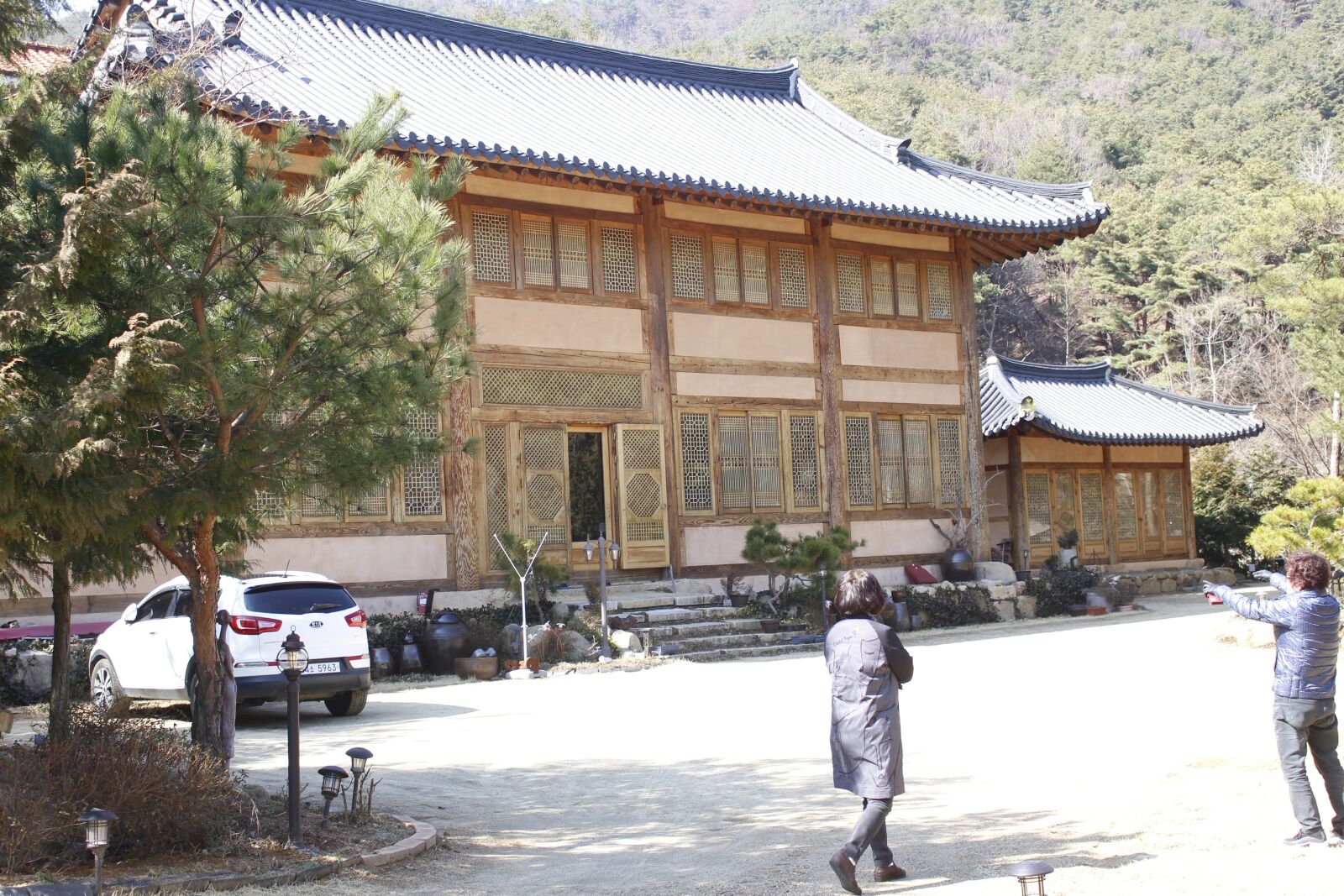 Canon EOS 100D (EOS Rebel SL1 / EOS Kiss X7) sample photo. Temple, sunny, spring photography