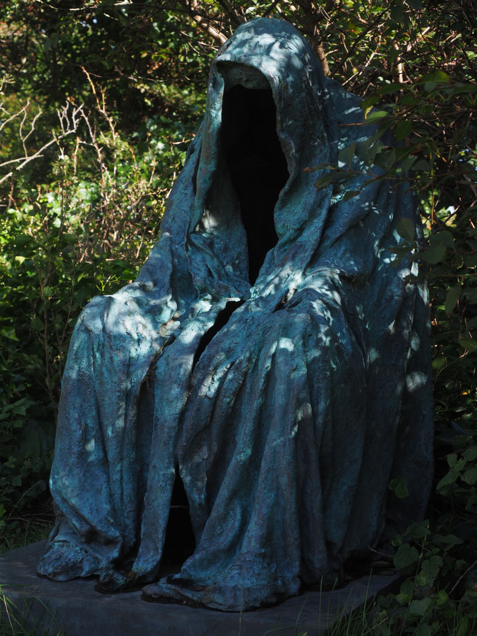 Olympus OM-D E-M1 + Olympus M.Zuiko Digital ED 12-40mm F2.8 Pro sample photo. Sculpture, gloomy, dark photography