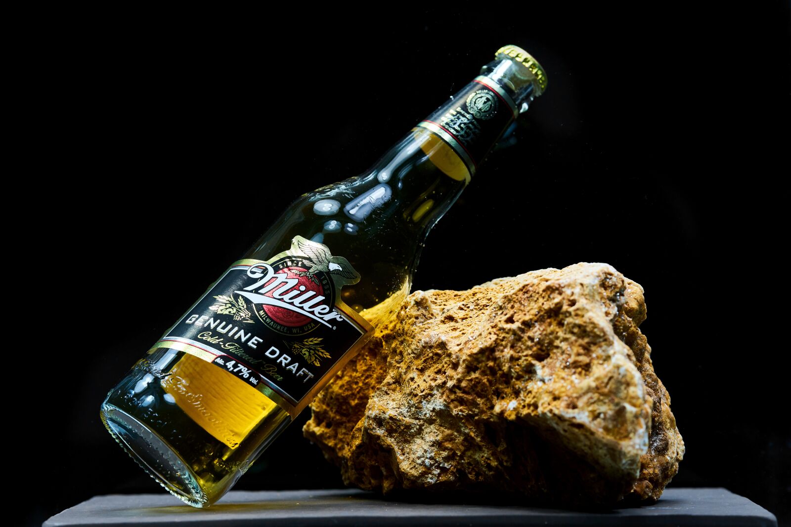 Sigma 85mm F1.4 DG HSM Art sample photo. Beer, miller, brand photography