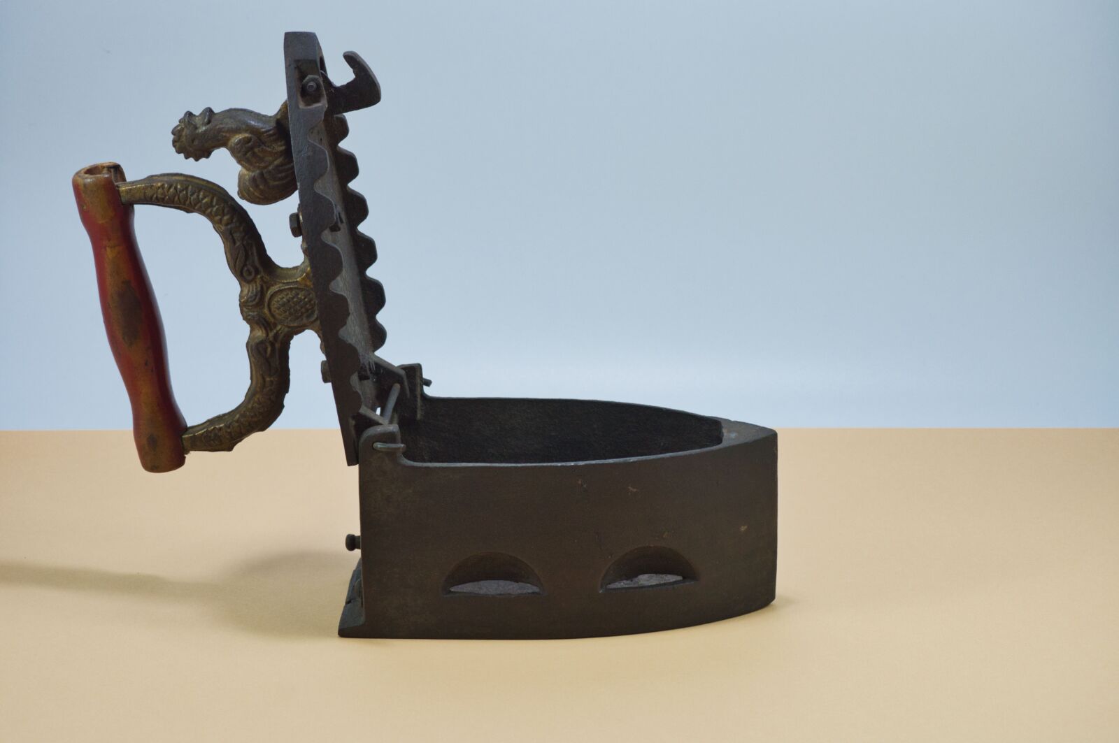 Nikon D3200 sample photo. Iron, vintage, old photography