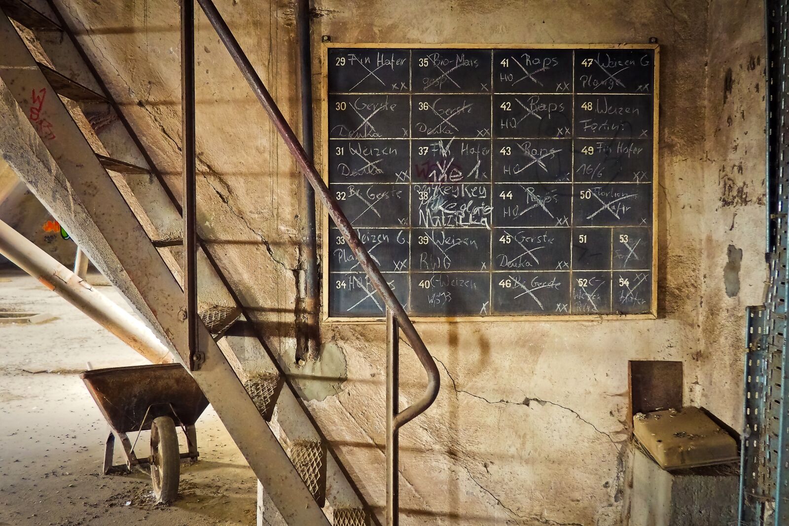 Olympus OM-D E-M10 sample photo. Lost places, warehouse, stock photography