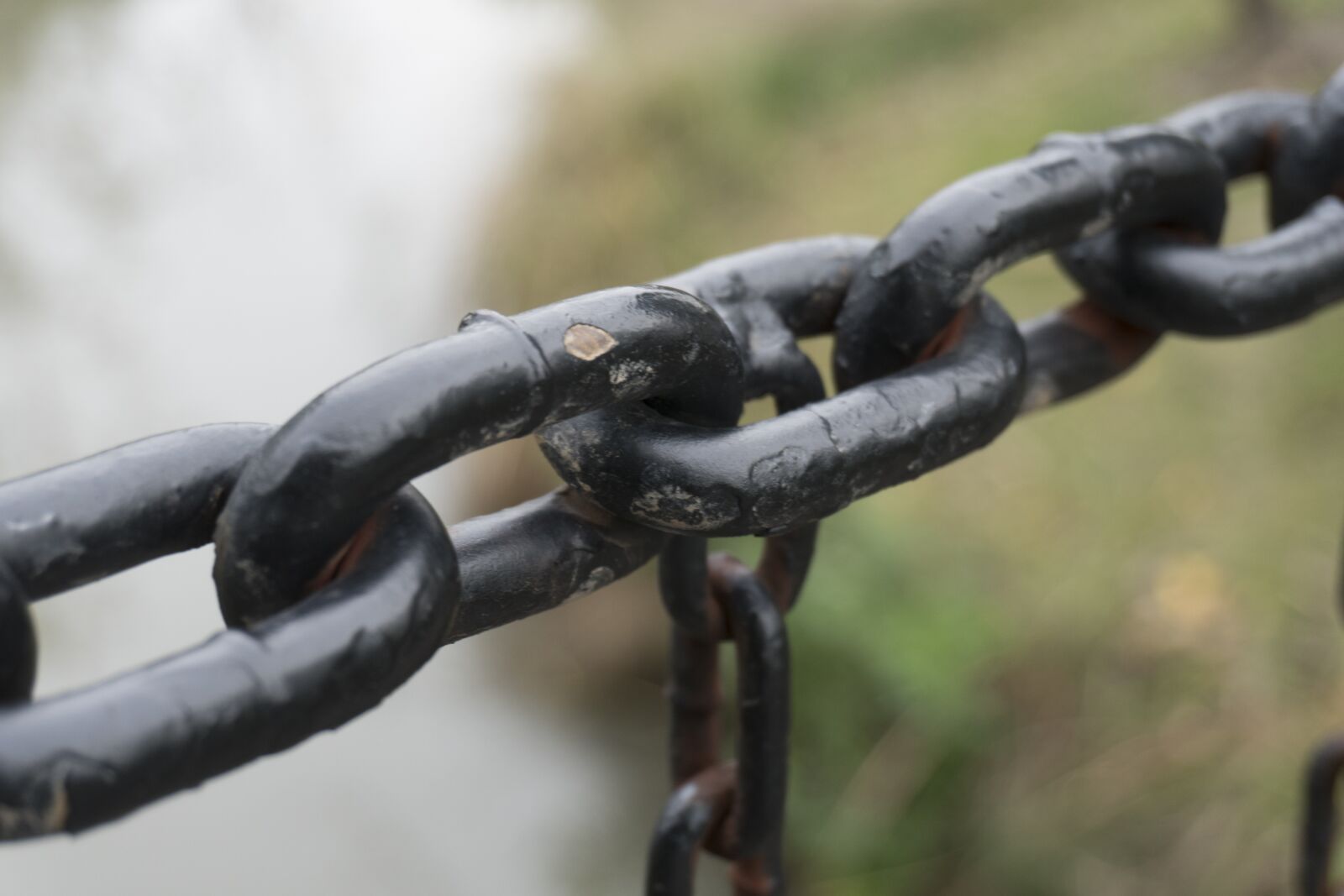 Sony E 16-50mm F3.5-5.6 PZ OSS sample photo. Chain, metal, link photography