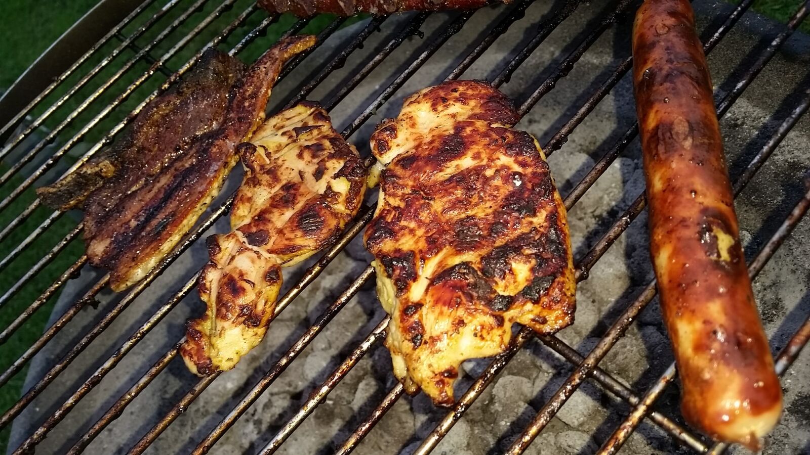 Samsung Galaxy S5 sample photo. Grill, grilled meats, rust photography