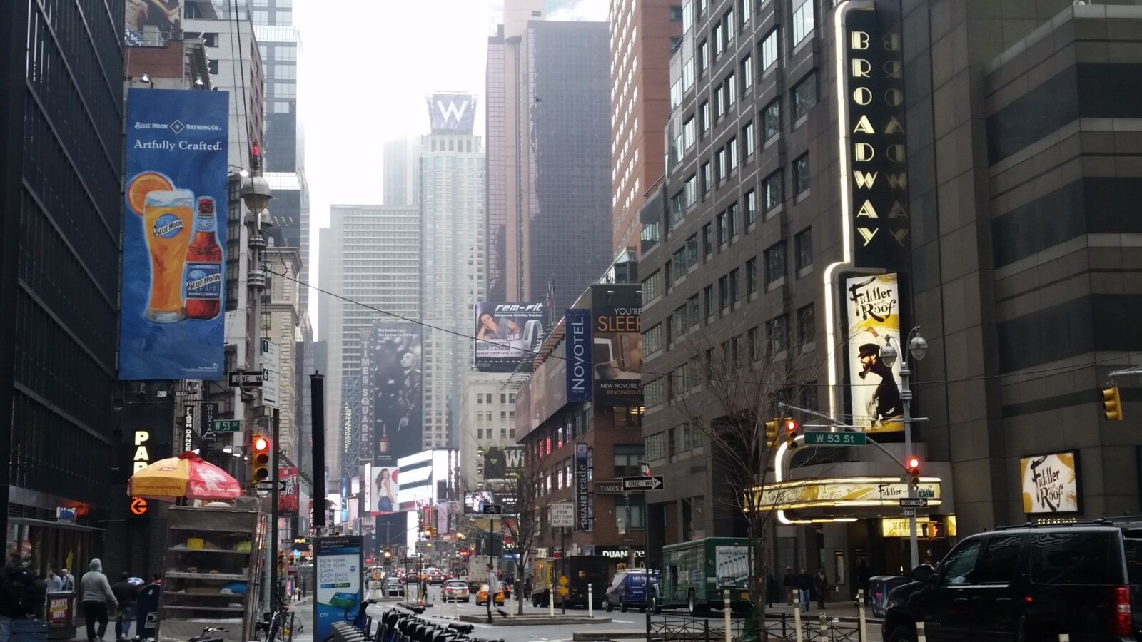 Samsung Galaxy S5 sample photo. Christmas, city, fog, holiday photography