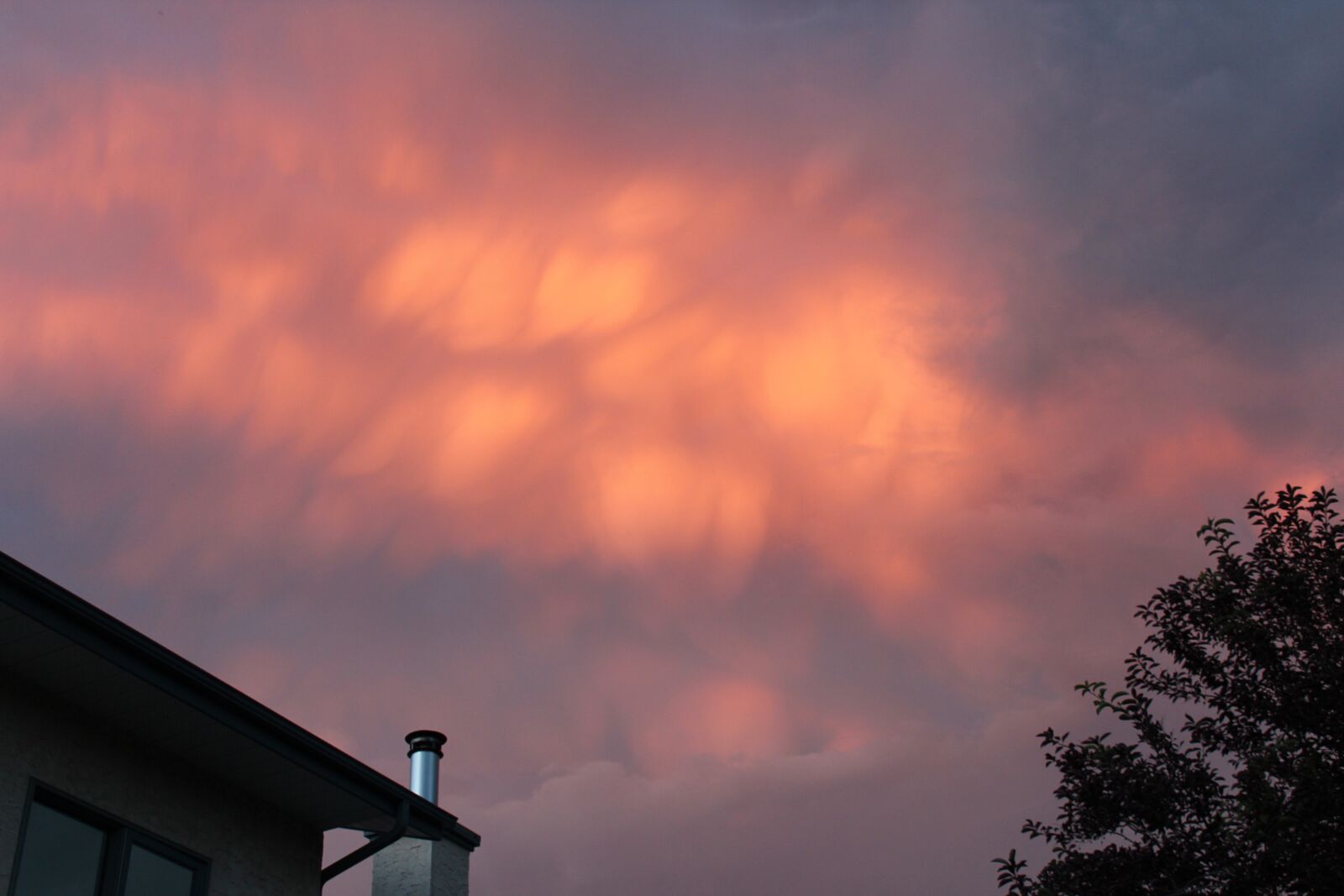 Canon EOS 600D (Rebel EOS T3i / EOS Kiss X5) sample photo. Storm, sky, clouds photography