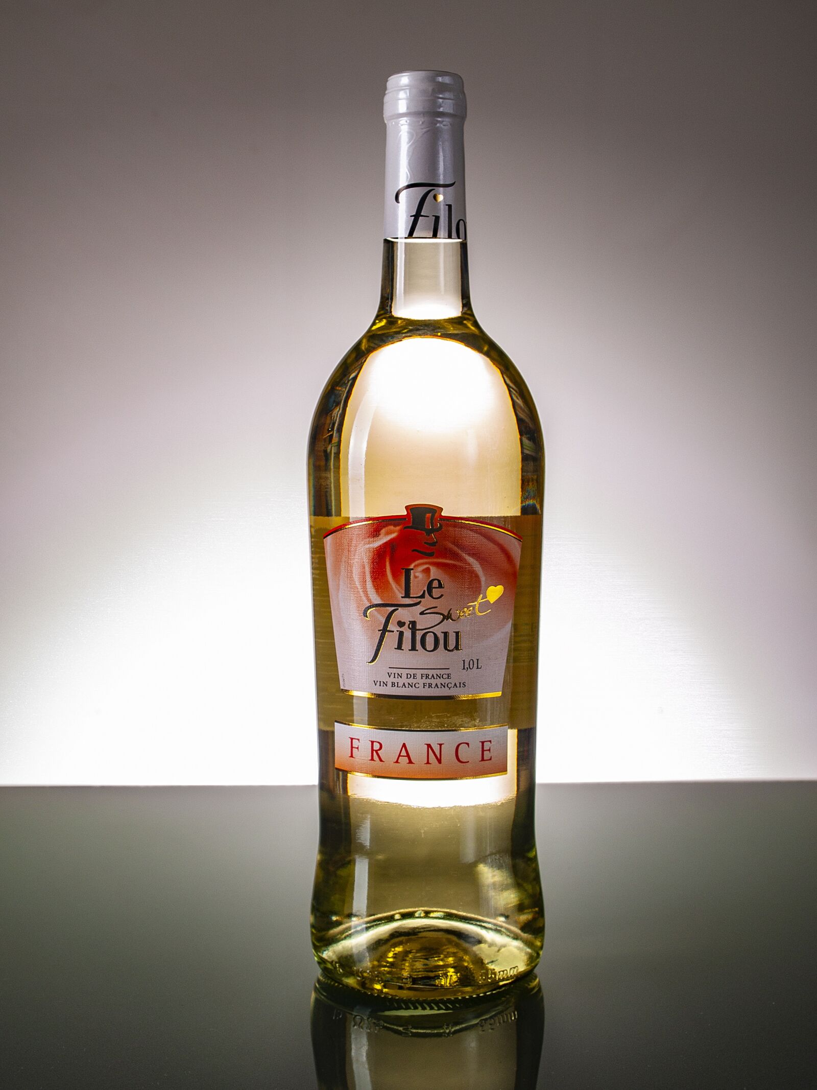 Olympus E-500 (EVOLT E-500) sample photo. Wine bottle, wine, drink photography