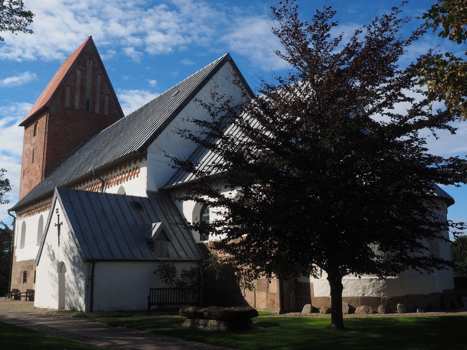 Olympus OM-D E-M1 + Olympus M.Zuiko Digital ED 12-40mm F2.8 Pro sample photo. Church, steeple, brick church photography