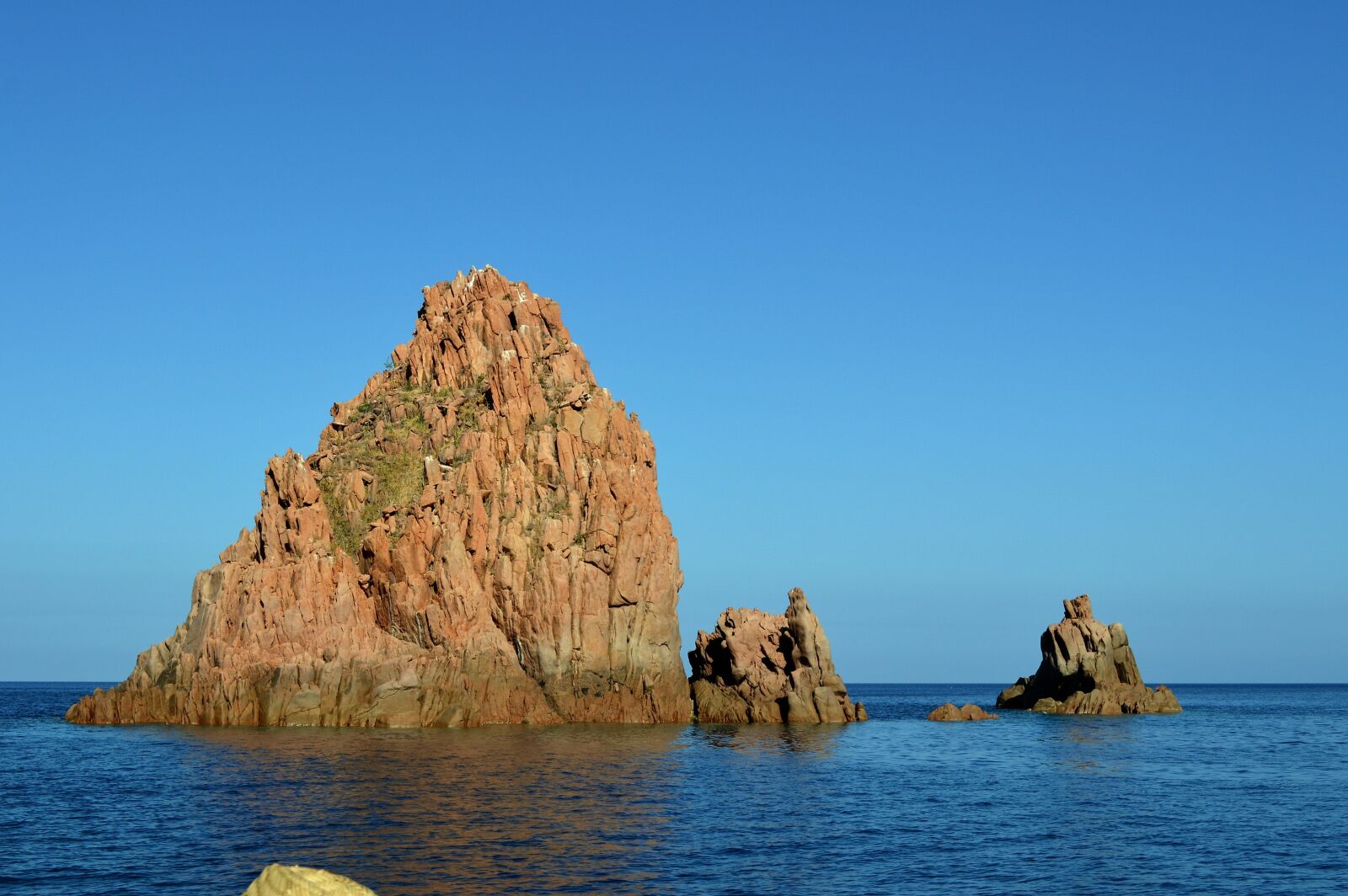 Nikon D3200 sample photo. Rock, sea, ride photography