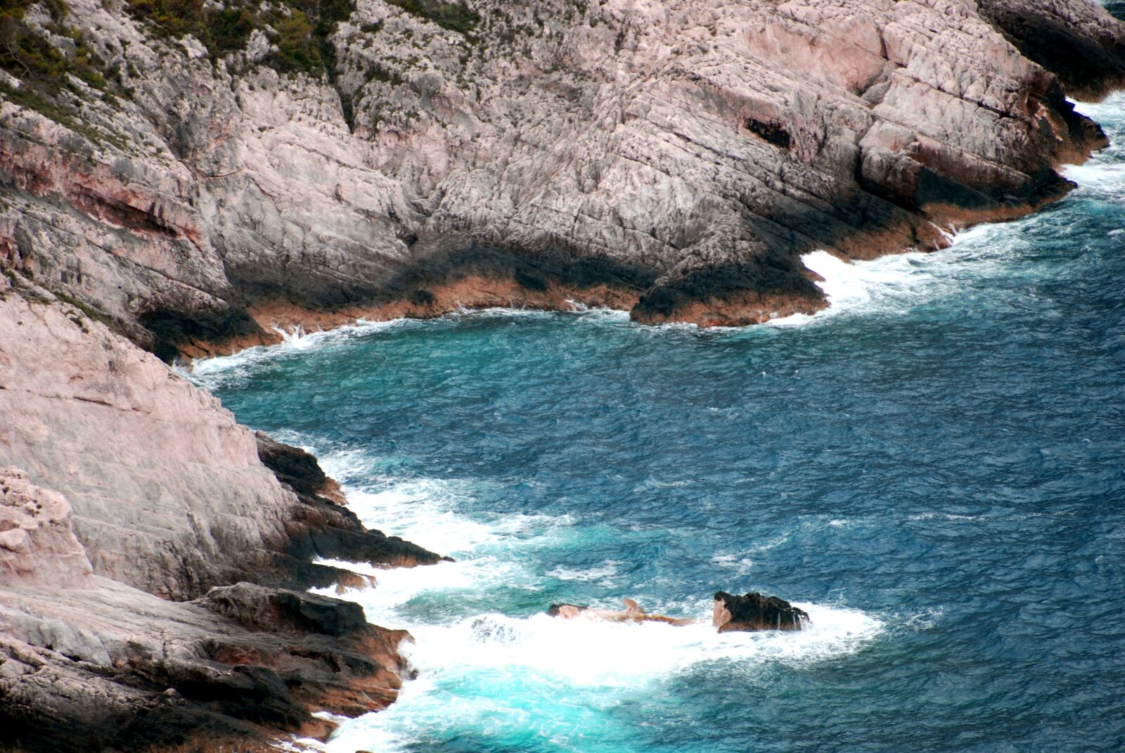 Nikon D40X sample photo. Wave, rocks, holidays photography
