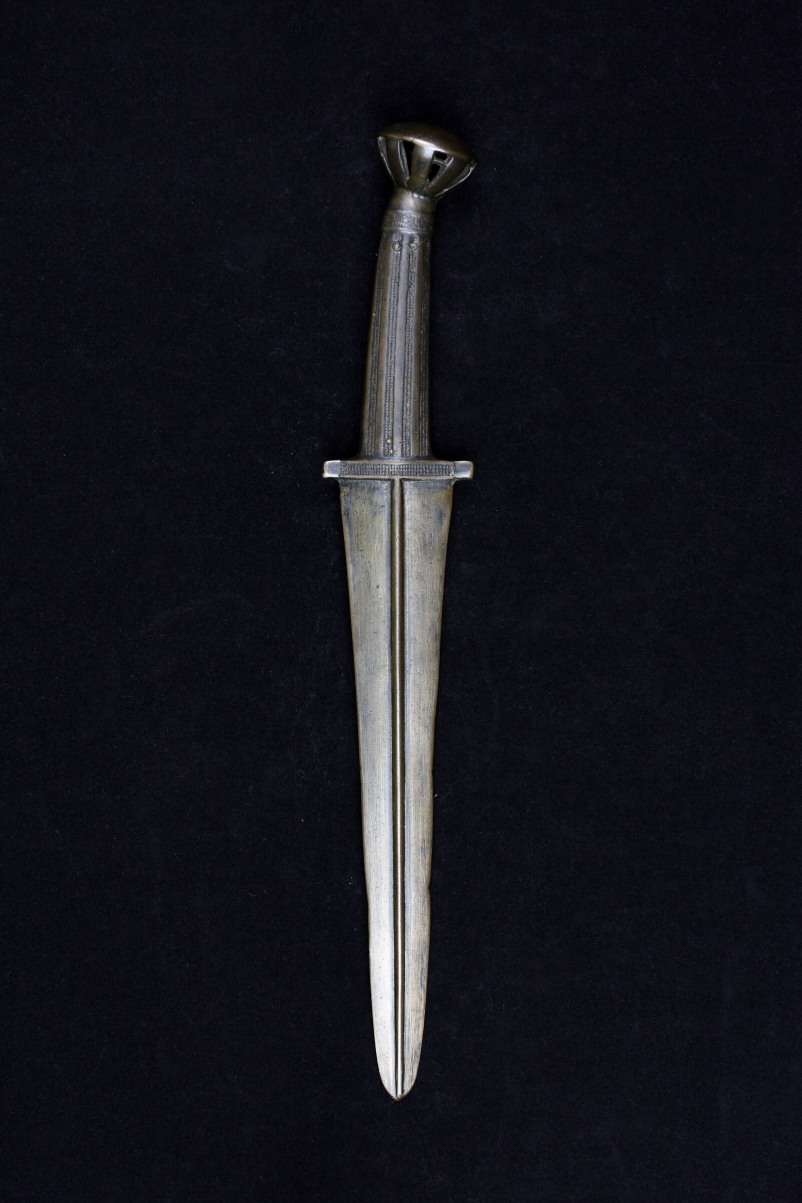 Canon EOS 40D sample photo. Knife, weapons, sword photography