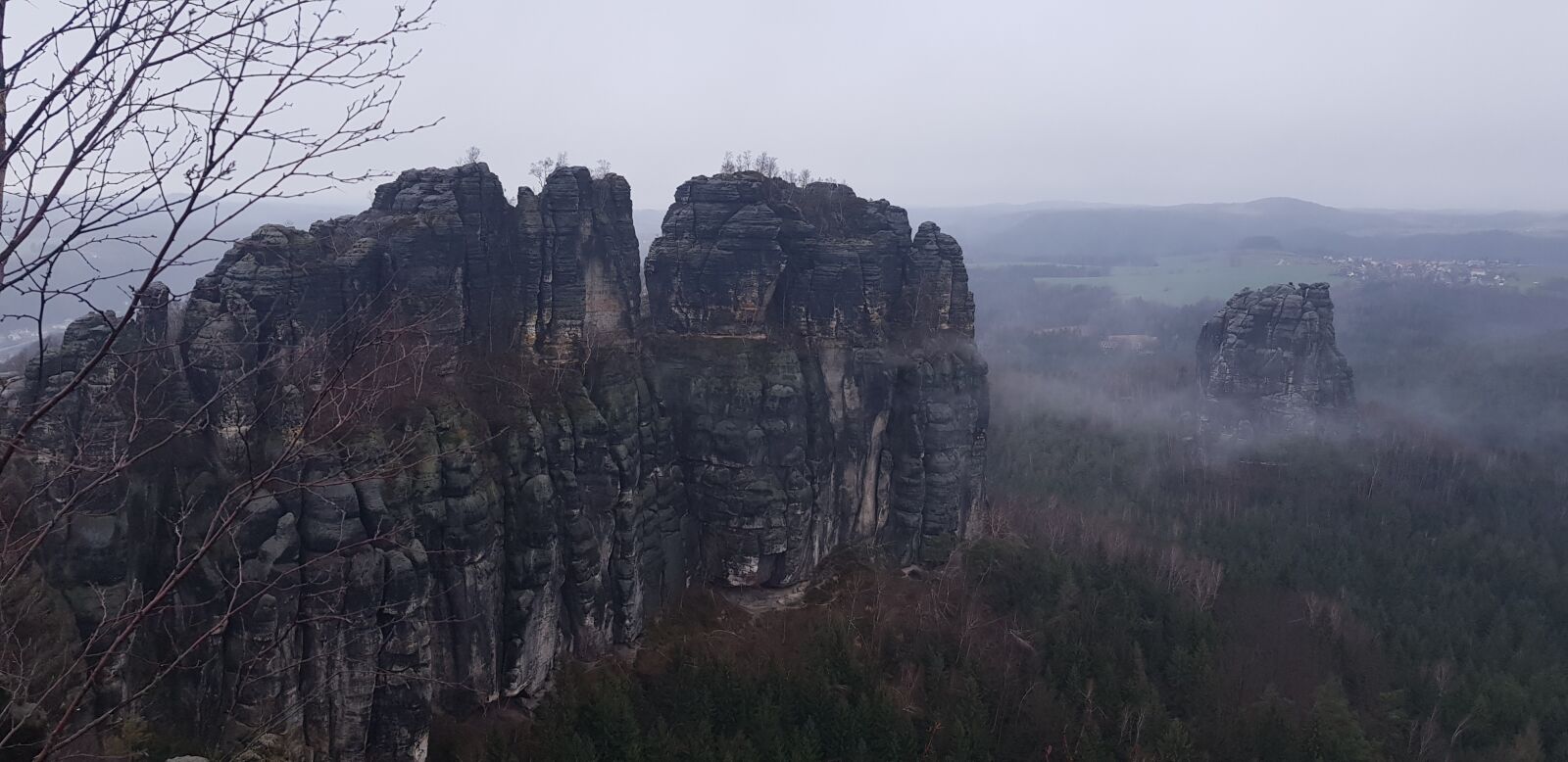 Samsung Galaxy S8+ sample photo. Rocks, cloudy, nature photography