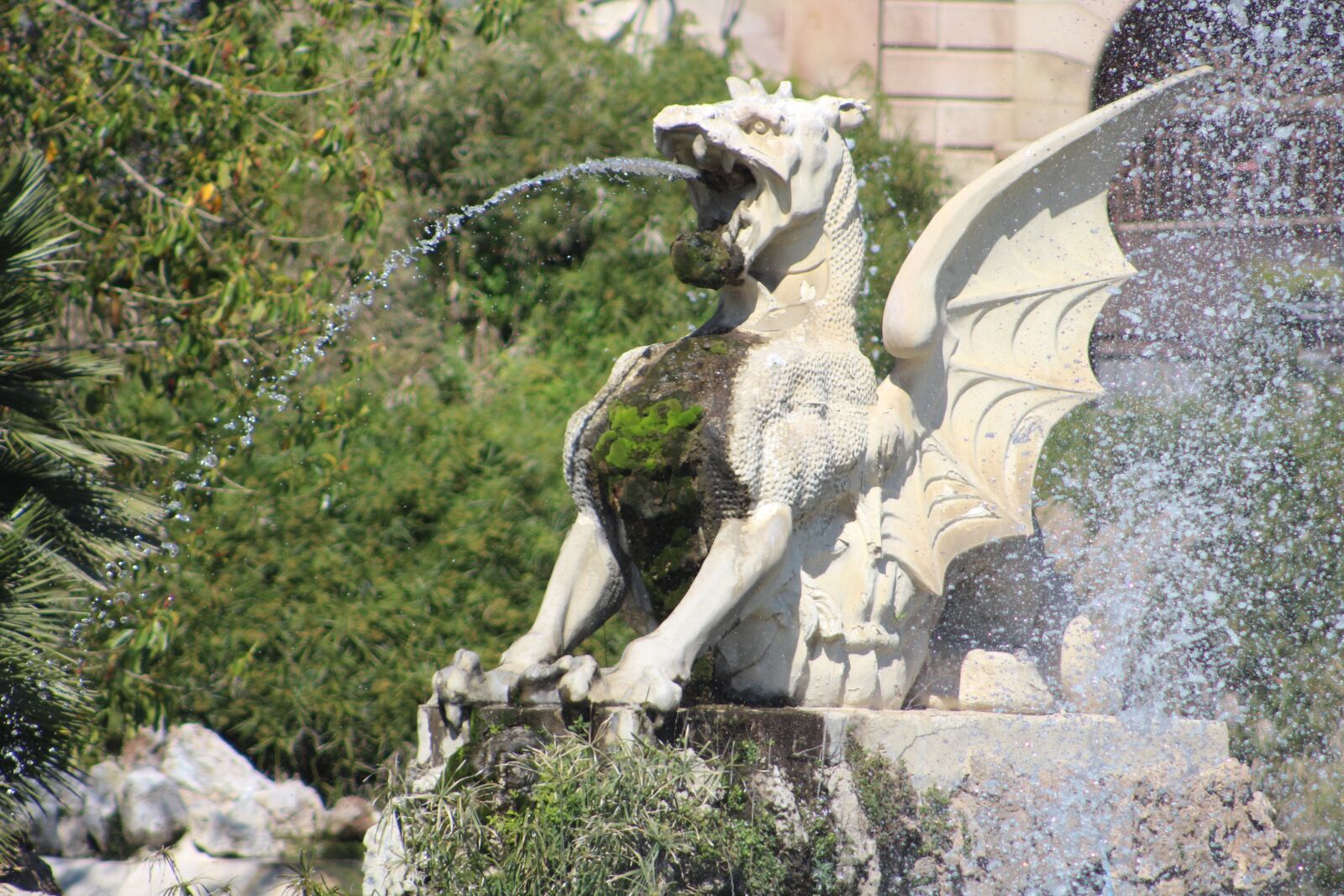 Canon EOS 700D (EOS Rebel T5i / EOS Kiss X7i) + Canon EF 75-300mm f/4-5.6 sample photo. Statue, barcelona, sculptures photography