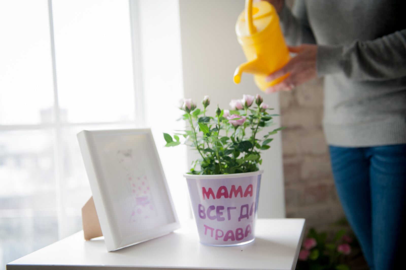 Nikon D700 sample photo. Mom, flowers, gift photography