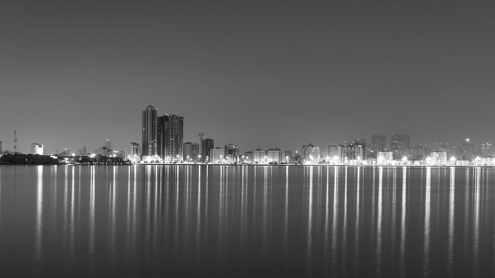 Canon EOS 600D (Rebel EOS T3i / EOS Kiss X5) sample photo. Black white, city, building photography