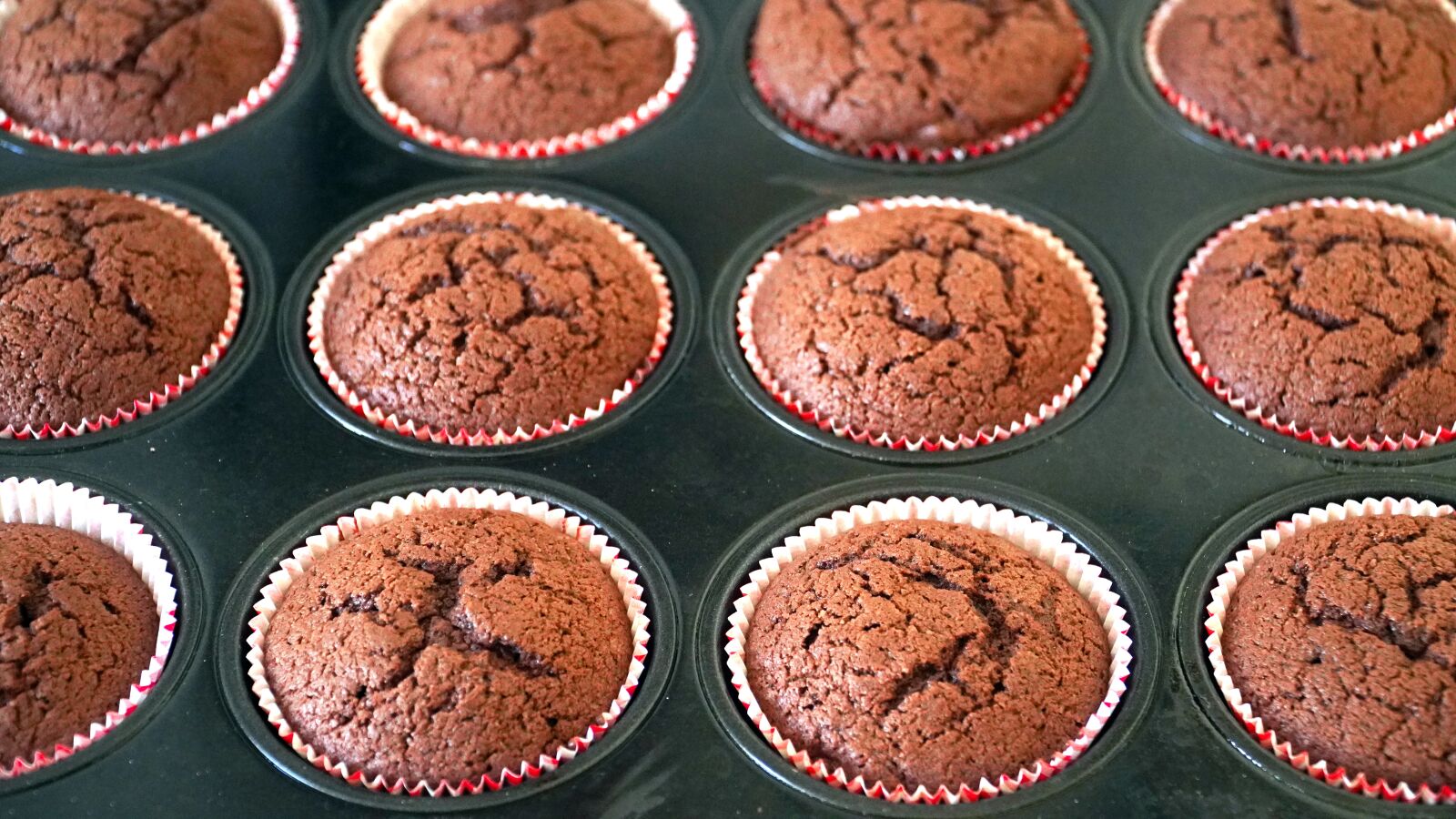 Sony E PZ 18-105mm F4 G OSS sample photo. Muffin, pastries, cake photography