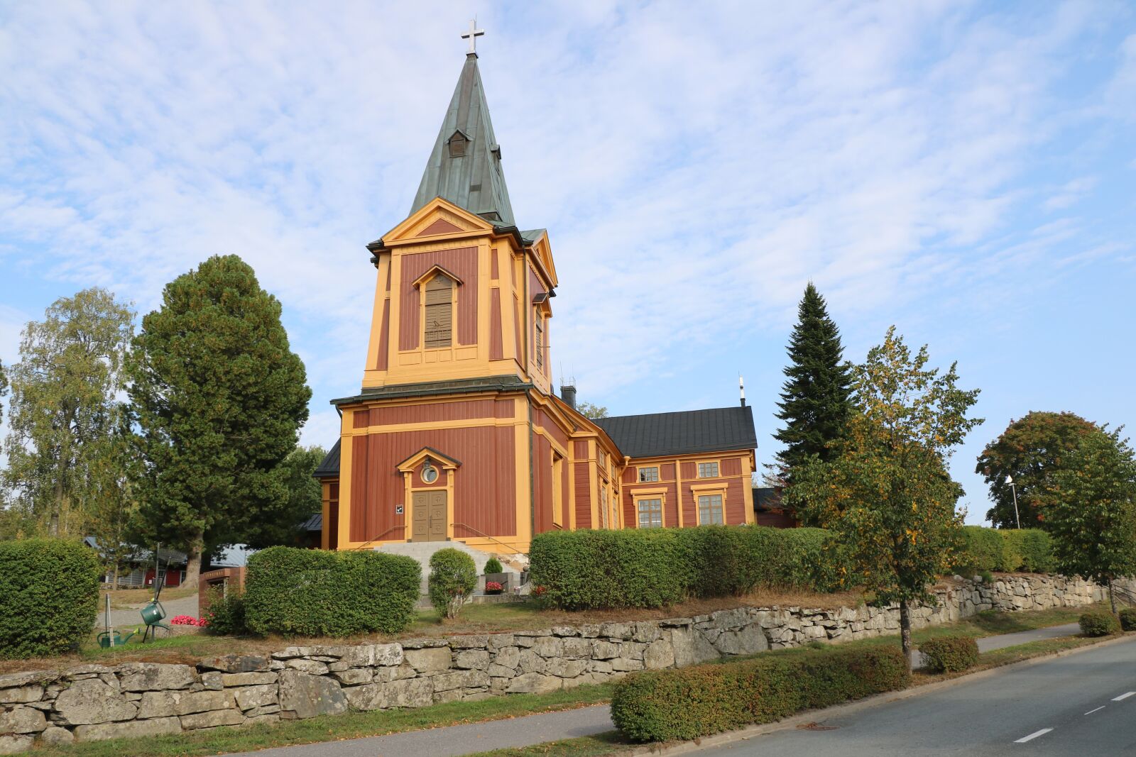Canon EOS 750D (EOS Rebel T6i / EOS Kiss X8i) sample photo. Architecture, church, wooden church photography
