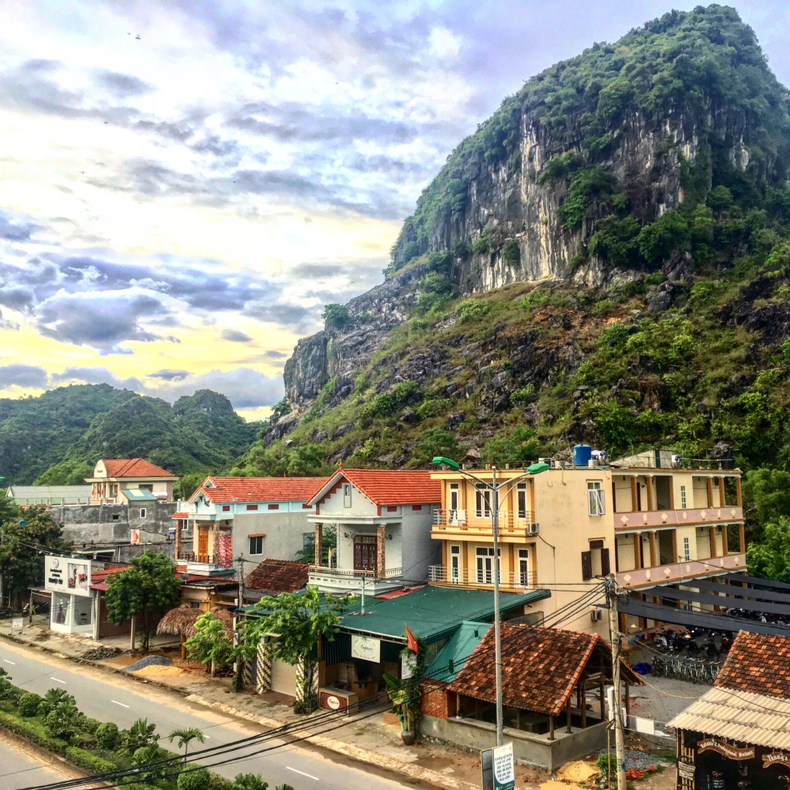 iPhone 6s Plus back camera 4.15mm f/2.2 sample photo. Backpacker, blogger, travel, vietnam photography