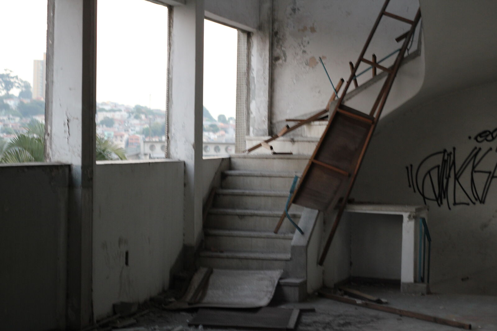 Canon EOS 550D (EOS Rebel T2i / EOS Kiss X4) sample photo. Abandoned, abstract, photo, boy photography