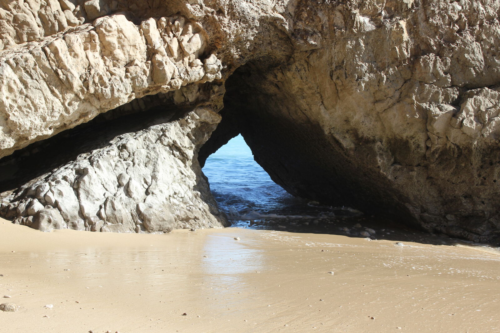 Canon EOS 550D (EOS Rebel T2i / EOS Kiss X4) sample photo. Beach, cave, coastline, rocks photography