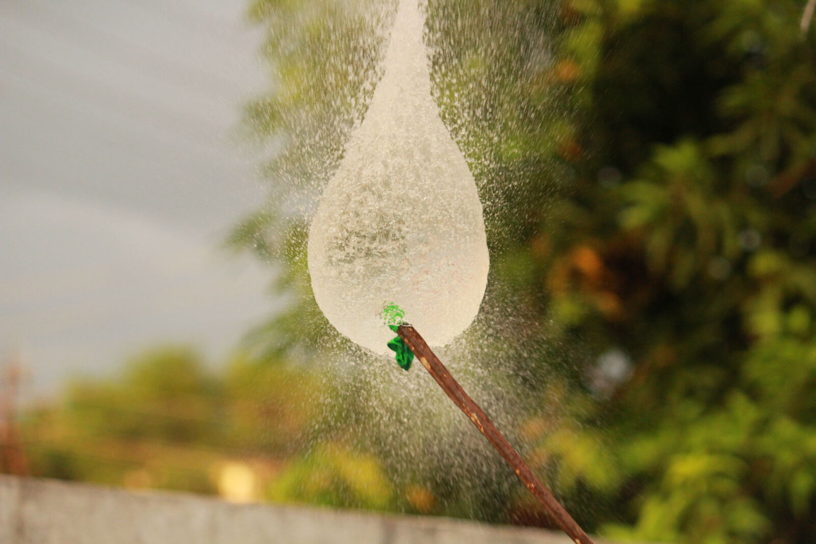 Canon EOS 700D (EOS Rebel T5i / EOS Kiss X7i) sample photo. Burst, hd, splash, water photography