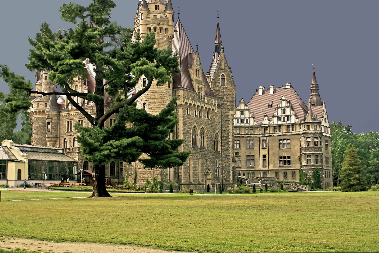 Sony Alpha DSLR-A100 sample photo. Scrotum, castle, building photography