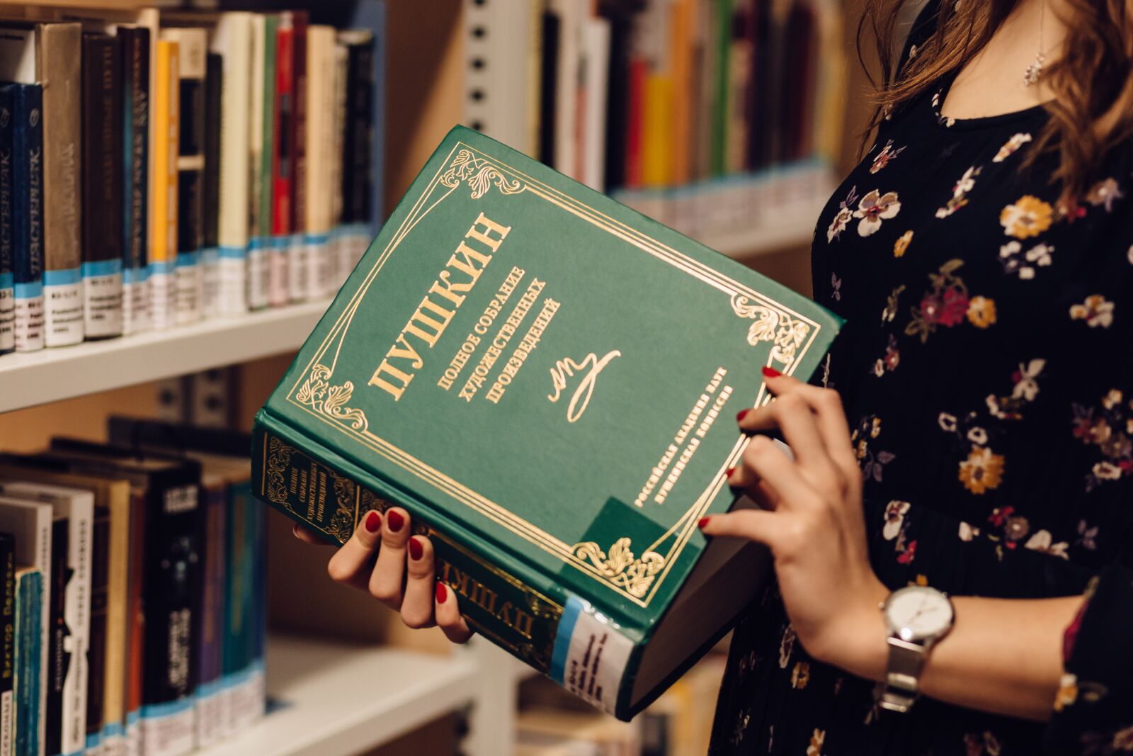 Canon EF 85mm F1.8 USM sample photo. Book, shelf, library photography