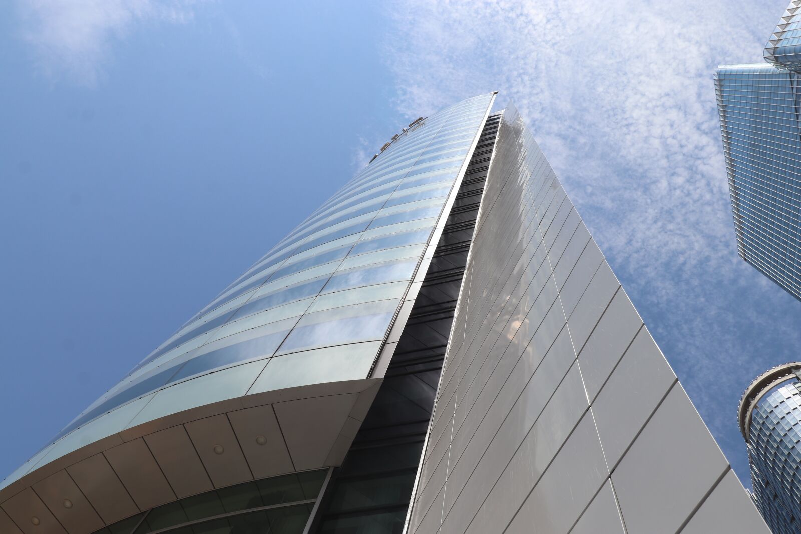 Canon EOS 800D (EOS Rebel T7i / EOS Kiss X9i) sample photo. Tower, skyscraper, office building photography