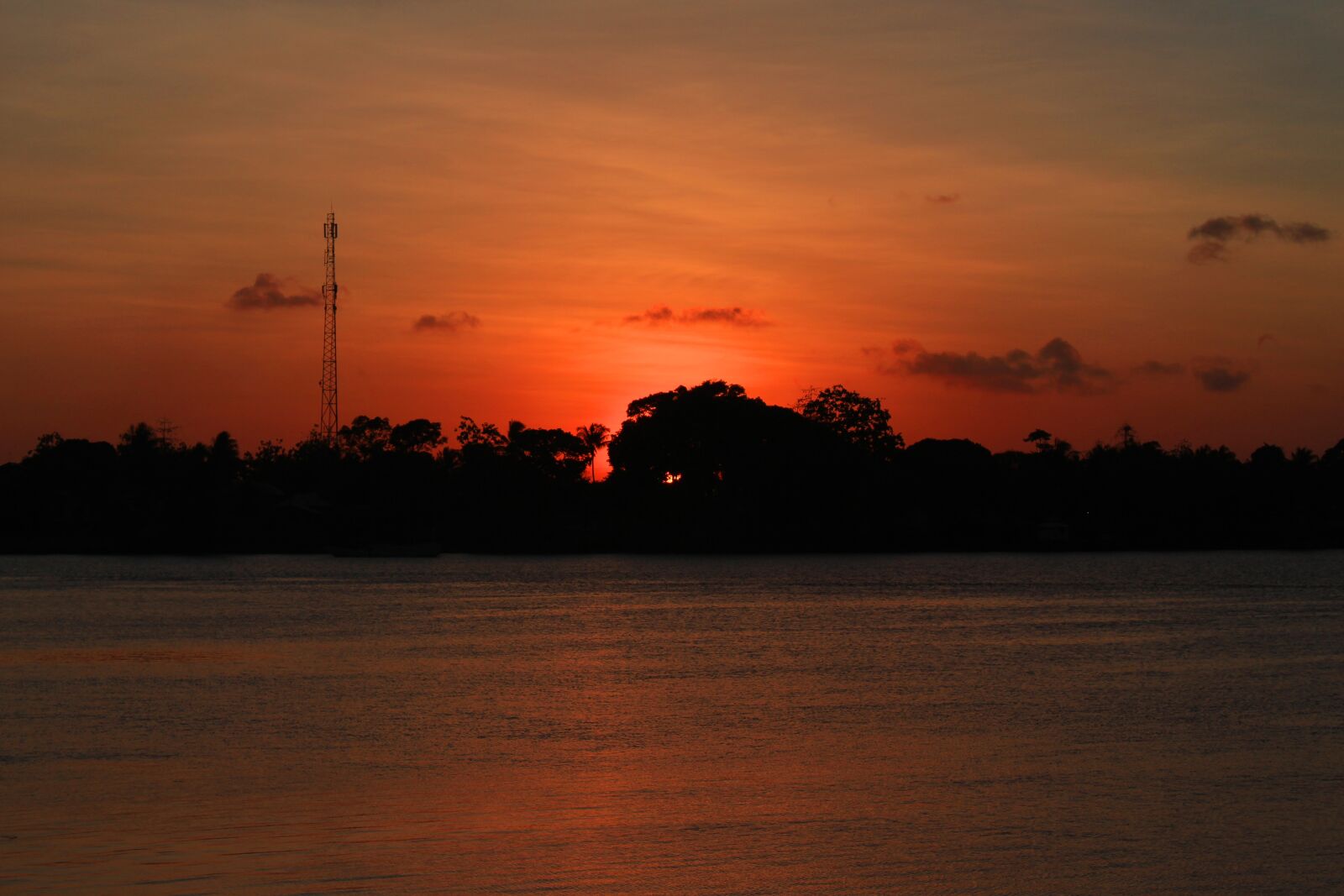 Canon EOS 700D (EOS Rebel T5i / EOS Kiss X7i) sample photo. Sunset, beach, the sea photography