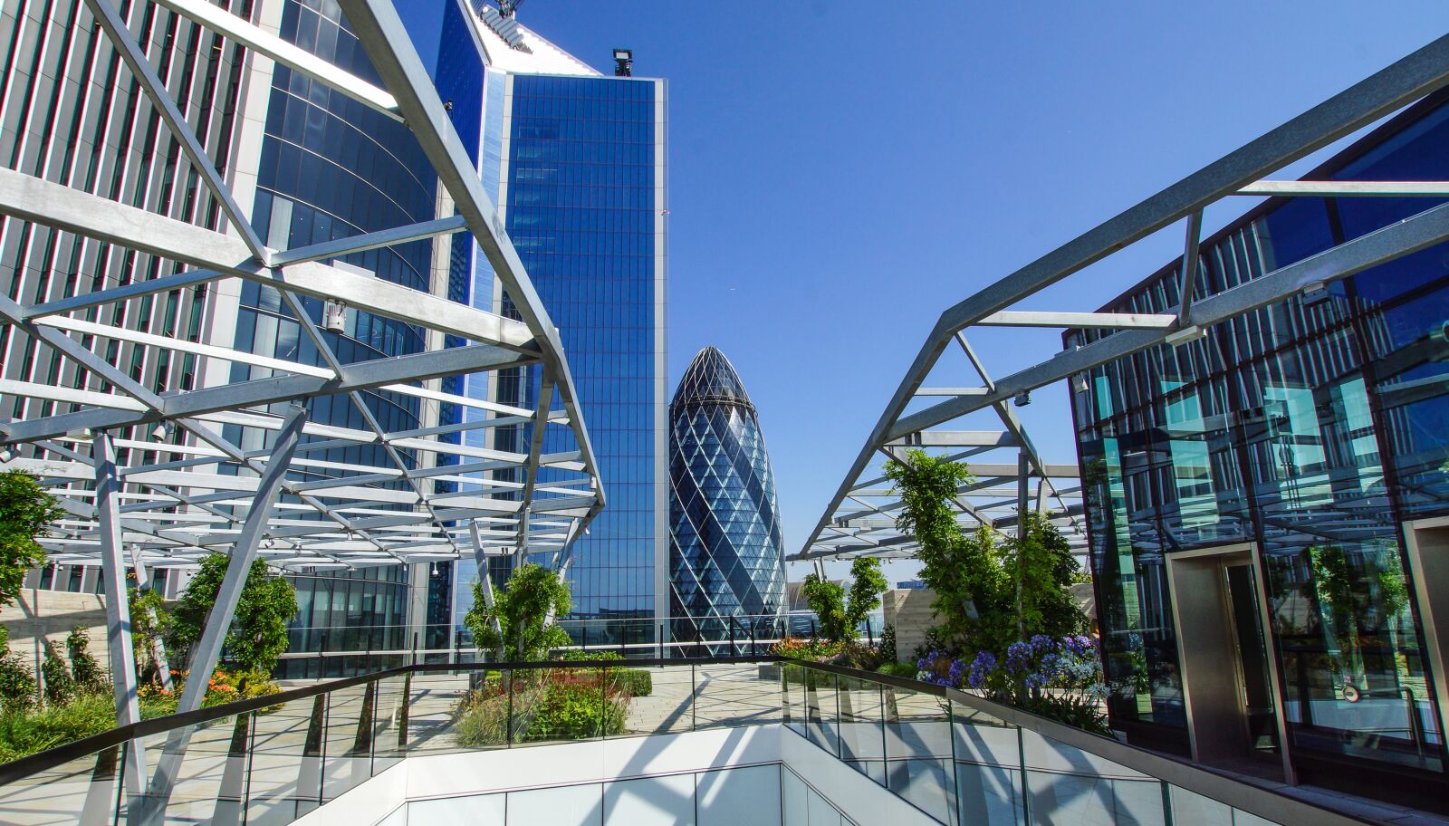 10-20mm F3.5 sample photo. London, city, rooftop photography