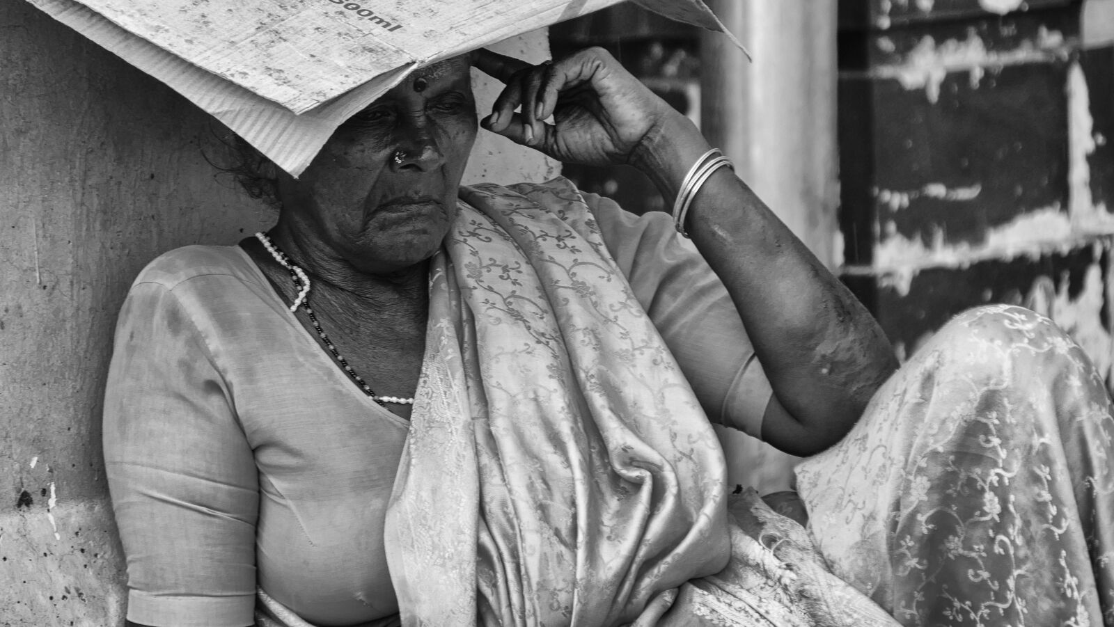 Panasonic Lumix DMC-FZ1000 sample photo. Pauper, homeless, hungry photography