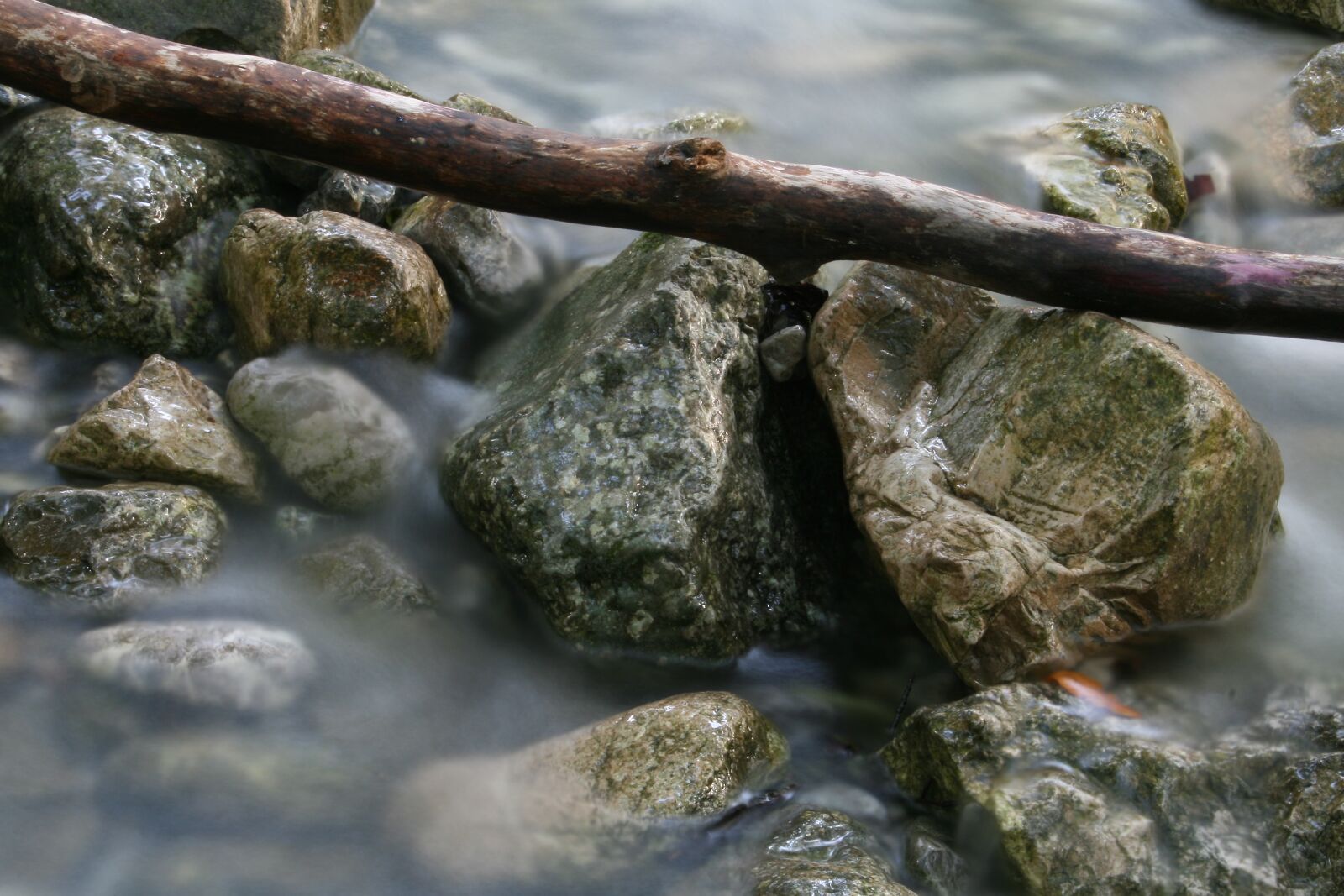 Canon EOS 400D (EOS Digital Rebel XTi / EOS Kiss Digital X) sample photo. Creek, water, bach photography