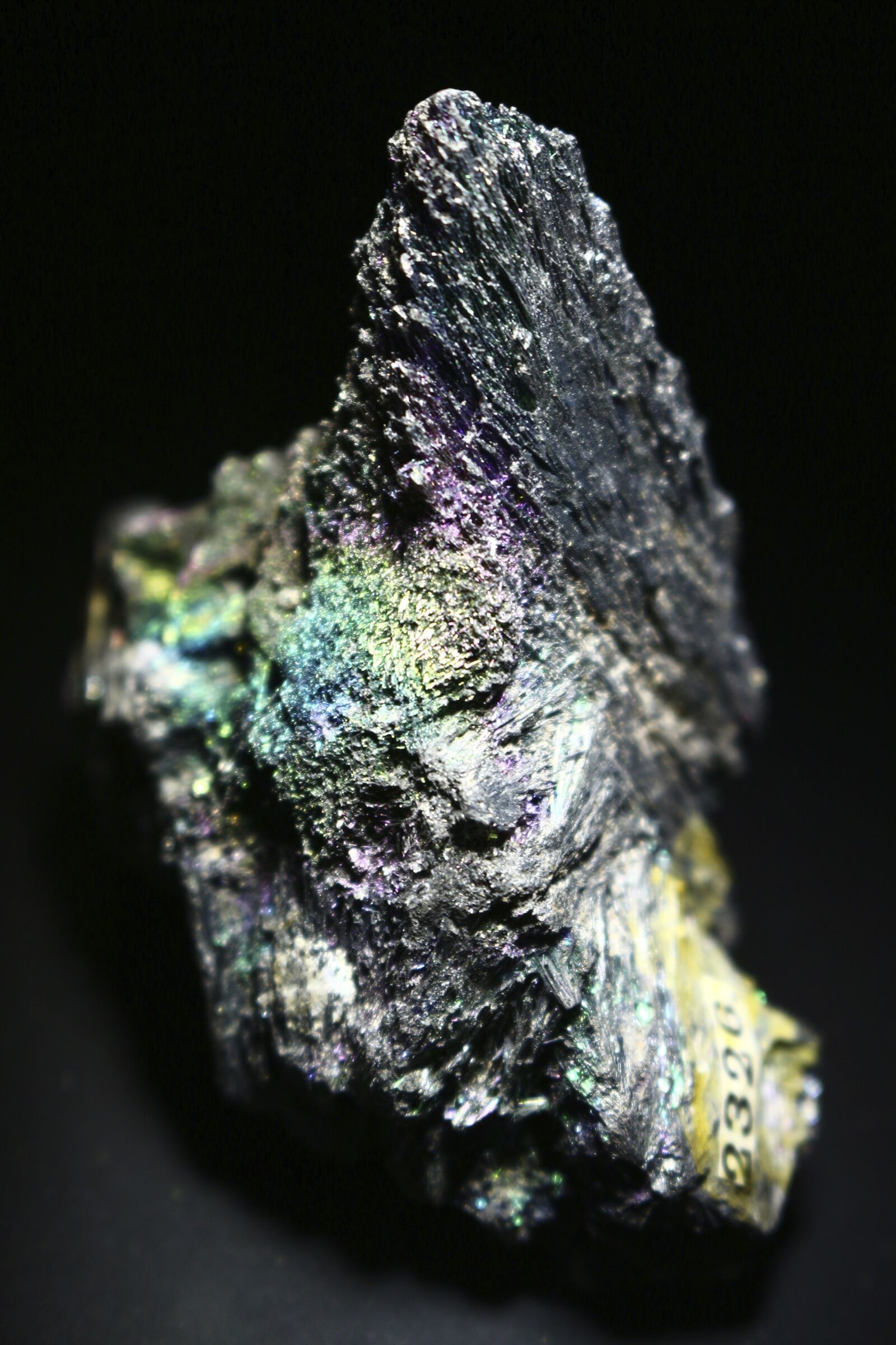 Canon EOS 100D (EOS Rebel SL1 / EOS Kiss X7) sample photo. Gem, shimmer, colorful photography
