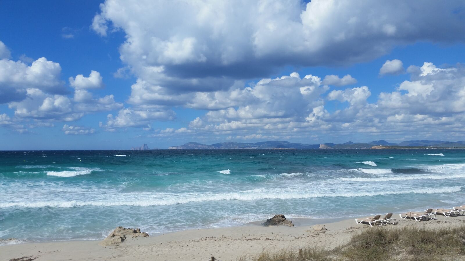 Samsung Galaxy S5 sample photo. Clouds, sea, beach photography