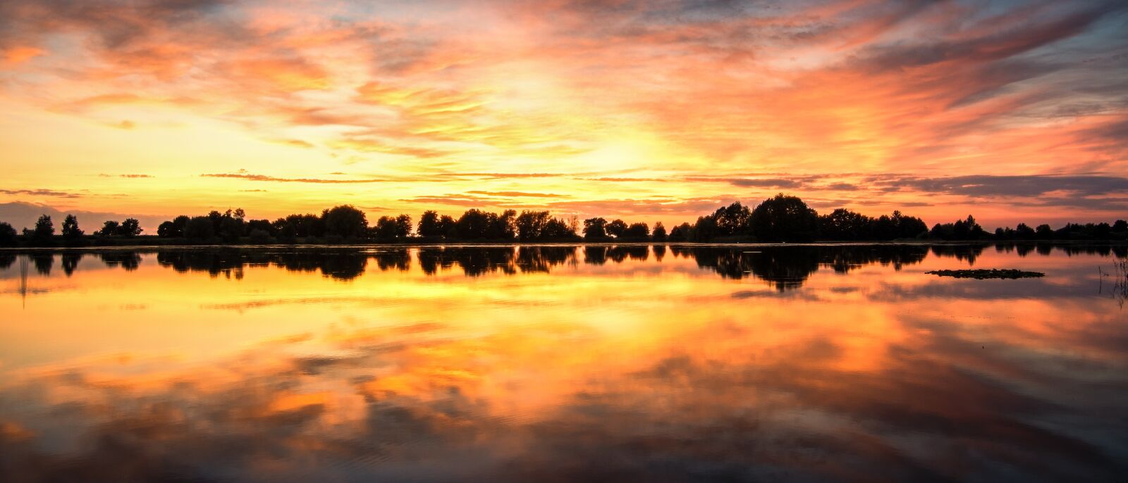 Tokina AT-X 16-28mm F2.8 Pro FX sample photo. Sunset, lake, sky photography