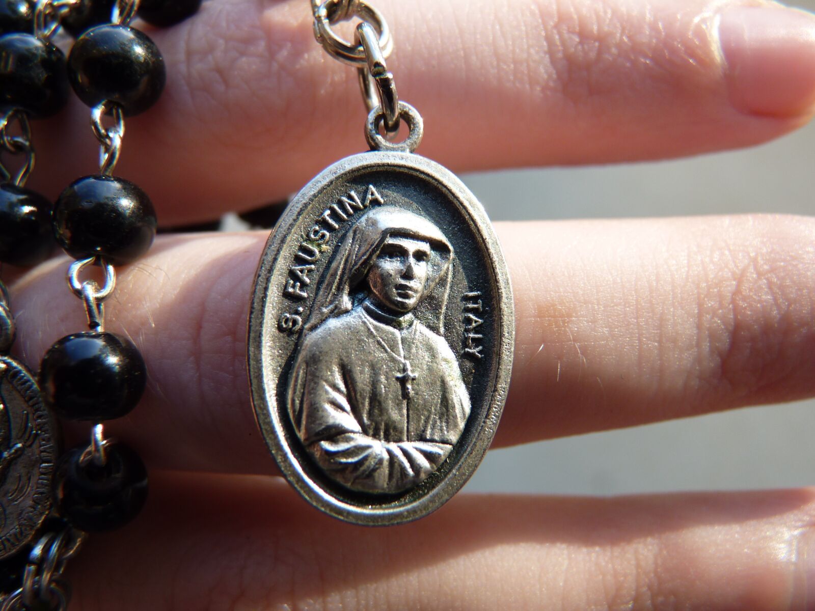 Panasonic Lumix DMC-FZ35 (Lumix DMC-FZ38) sample photo. St faustina, religious, medal photography